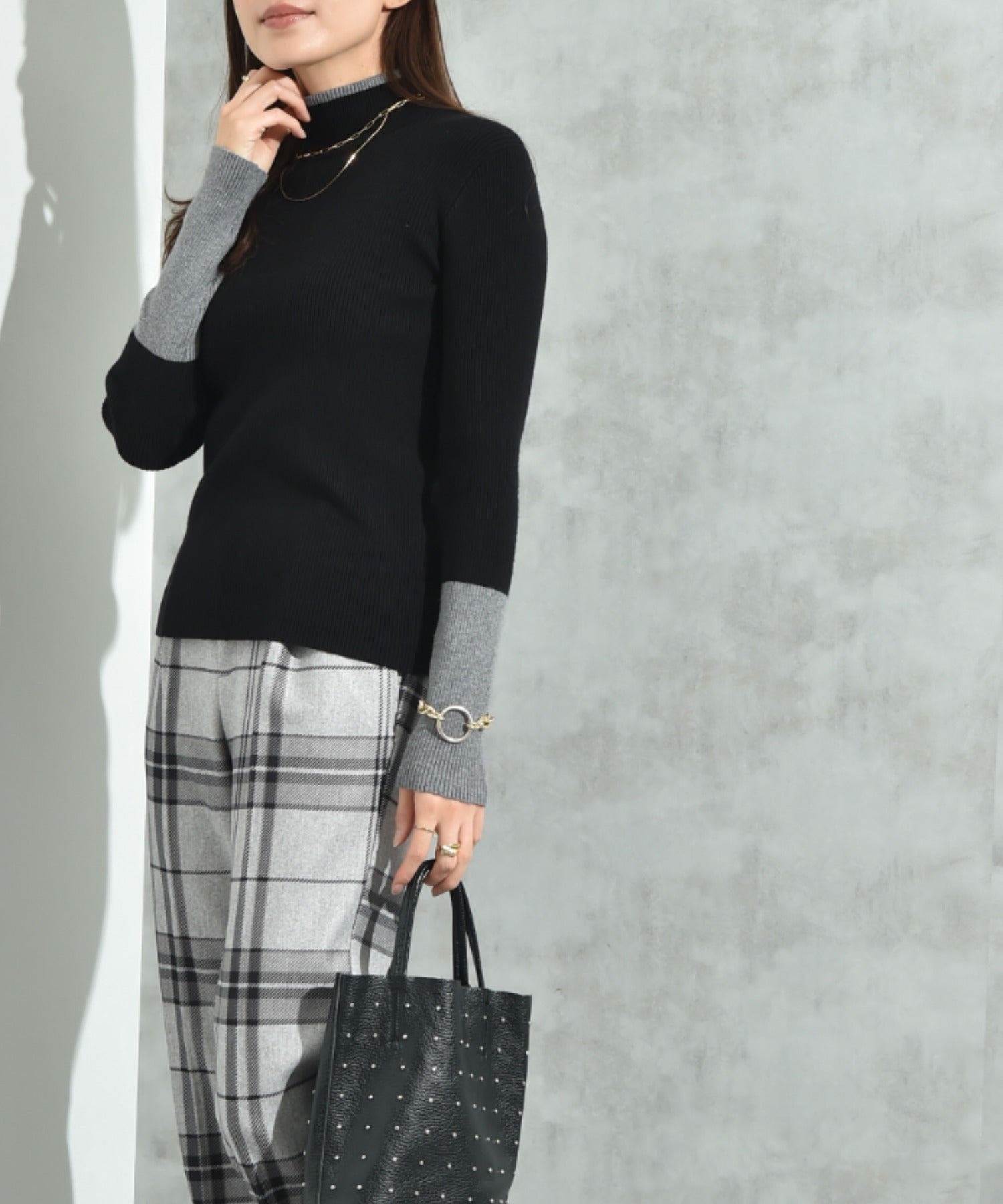 インタープラネット INTERPLANET 衿元袖口配色リブモックネックプルオーバー （配色 ブラック） 配色 ブラック