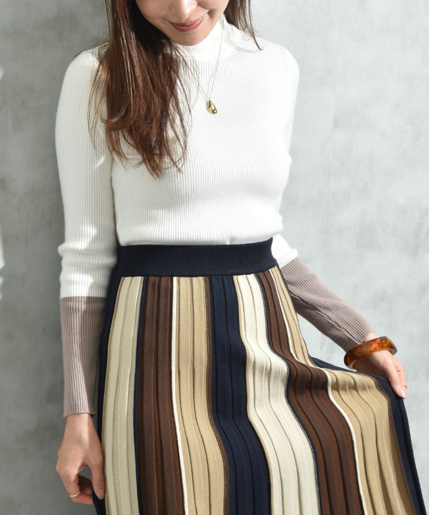 インタープラネット INTERPLANET 衿元袖口配色リブモックネックプルオーバー （配色 ブラック） 配色 ブラック