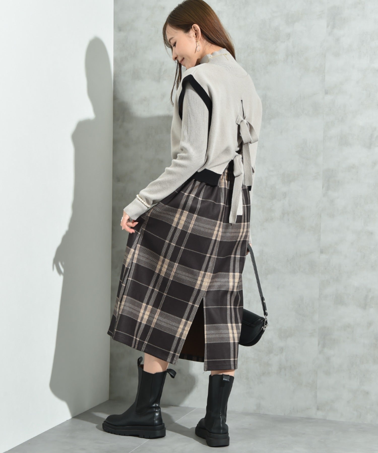 インタープラネット INTERPLANET 配色ポンチョ風ニットアンサンブル （配色 グレージュ） 配色 グレージュ