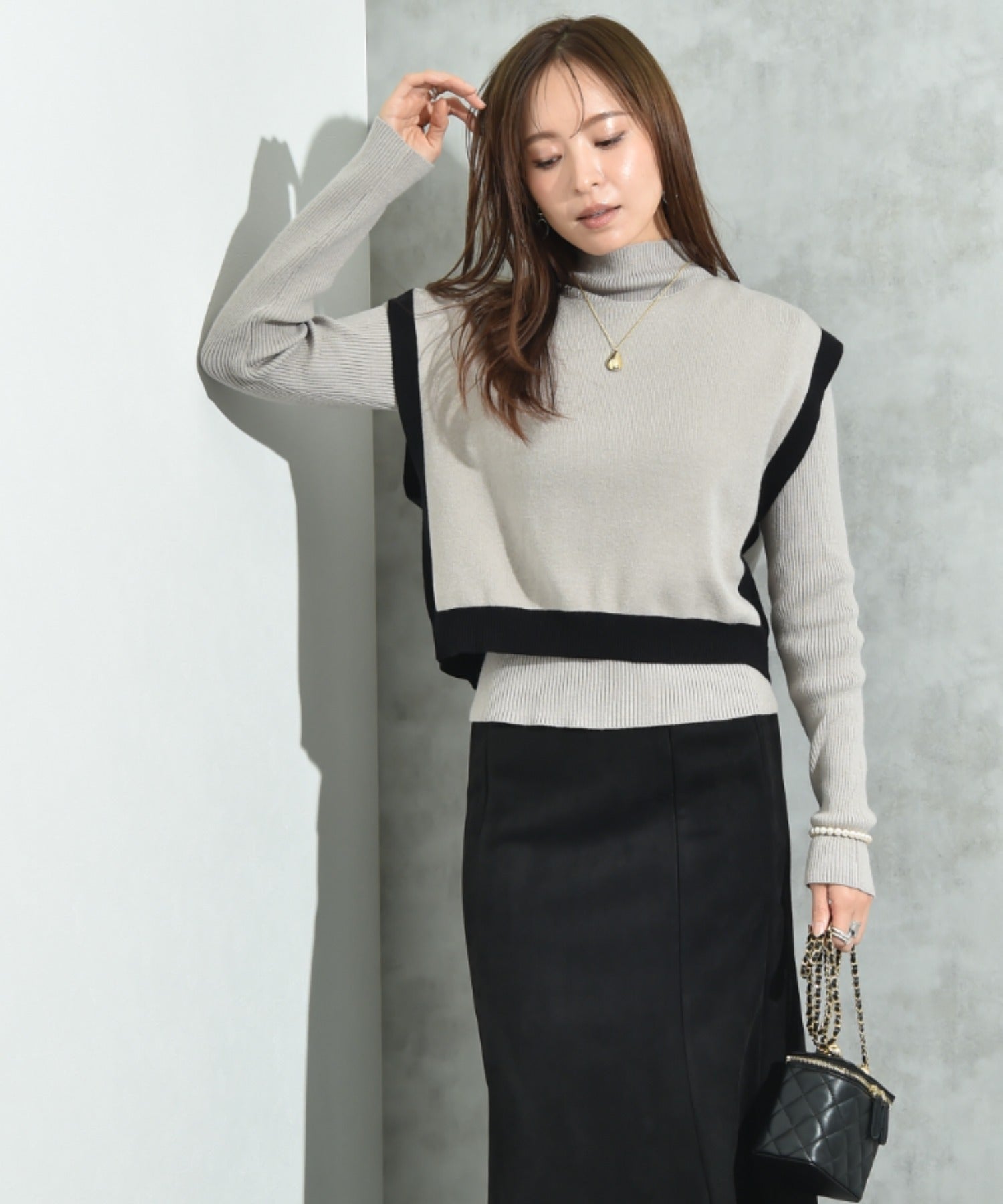 インタープラネット INTERPLANET 配色ポンチョ風ニットアンサンブル （配色 グレージュ） 配色 グレージュ