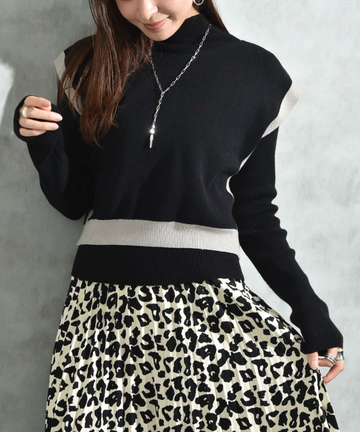 インタープラネット INTERPLANET 配色ポンチョ風ニットアンサンブル （配色 グレージュ） 配色 グレージュ