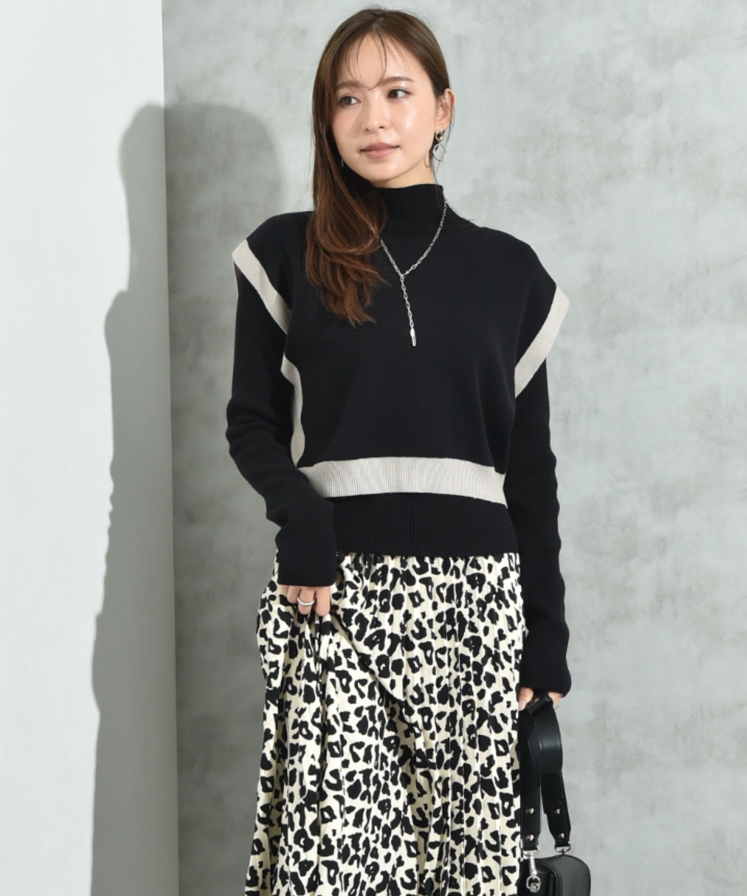 インタープラネット INTERPLANET 配色ポンチョ風ニットアンサンブル （配色 グレージュ） 配色 グレージュ