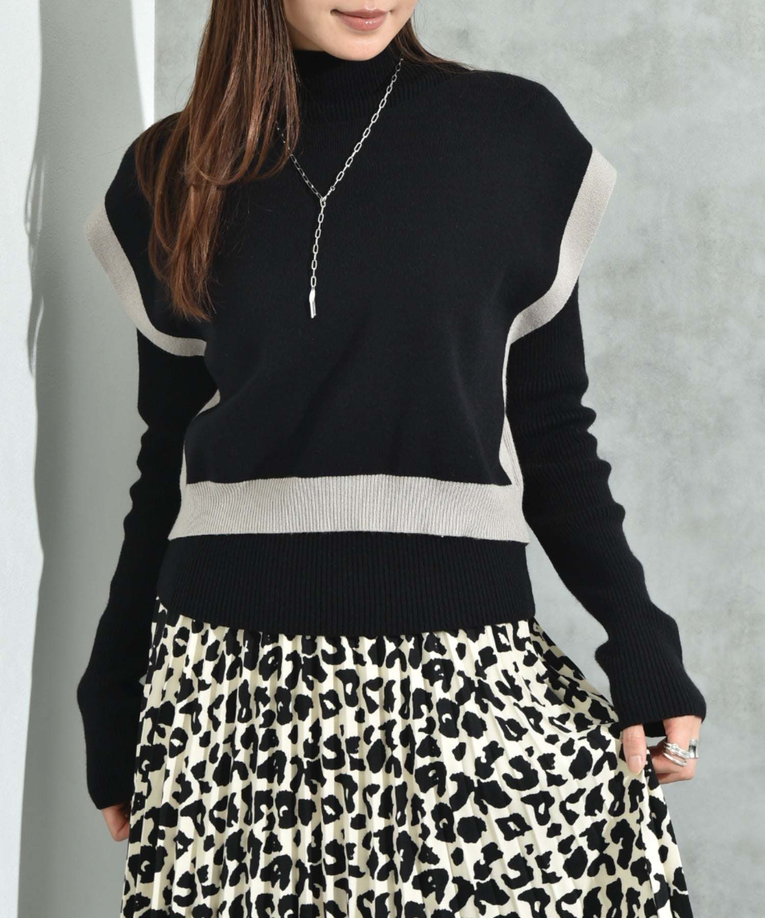 インタープラネット INTERPLANET 配色ポンチョ風ニットアンサンブル （配色 グレージュ） 配色 グレージュ