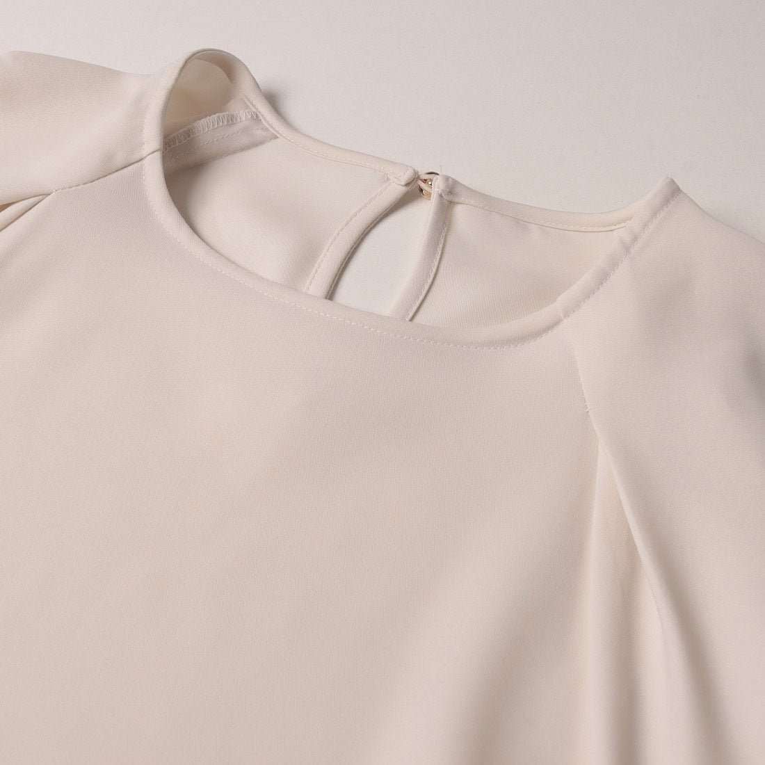 インタープラネット INTERPLANET ダブルバックサテン袖ボリュームブラウス （ブラック） ブラック