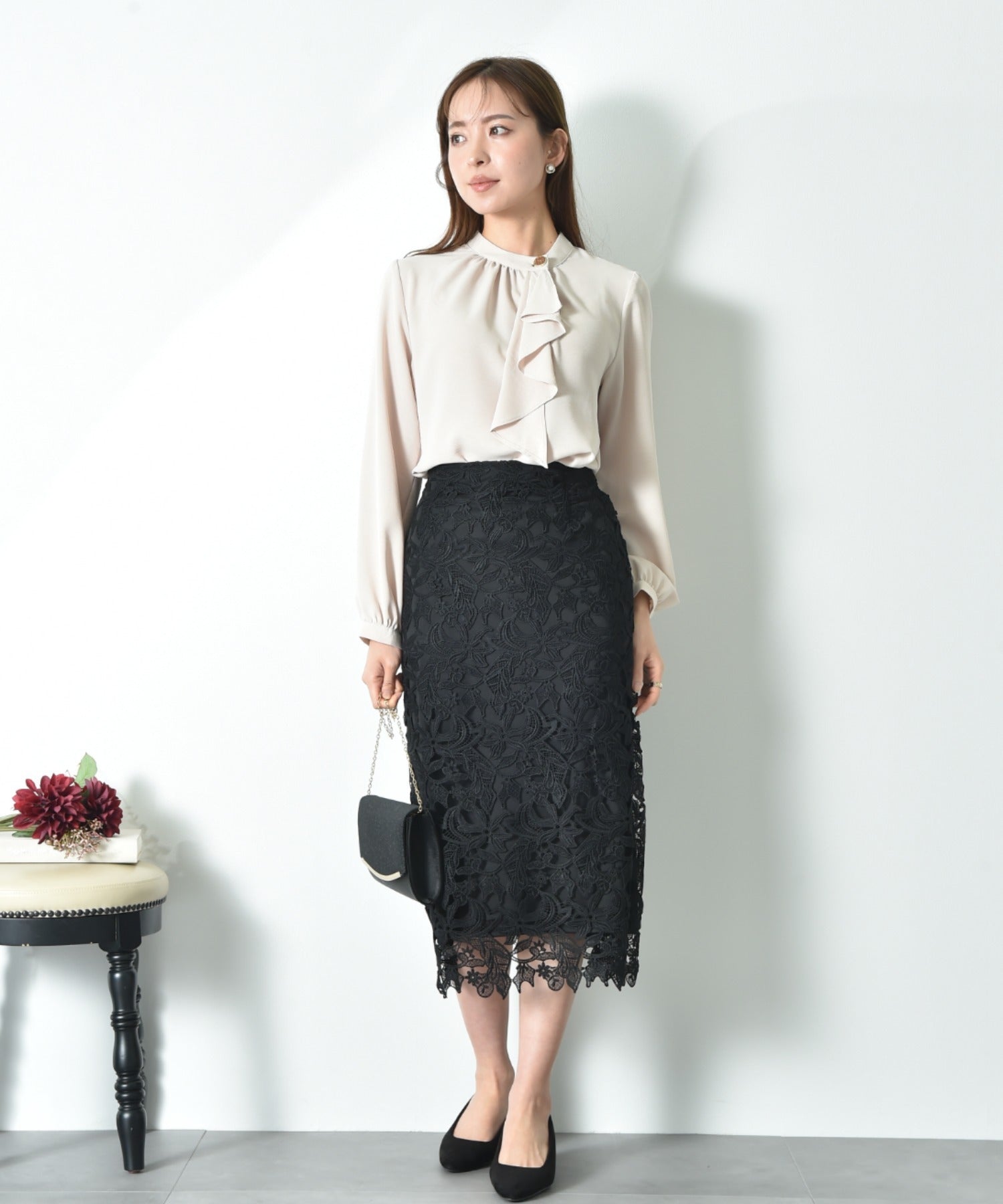 インタープラネット INTERPLANET ポーラゴールド釦ラッフル衿ブラウス （ブラック） ブラック