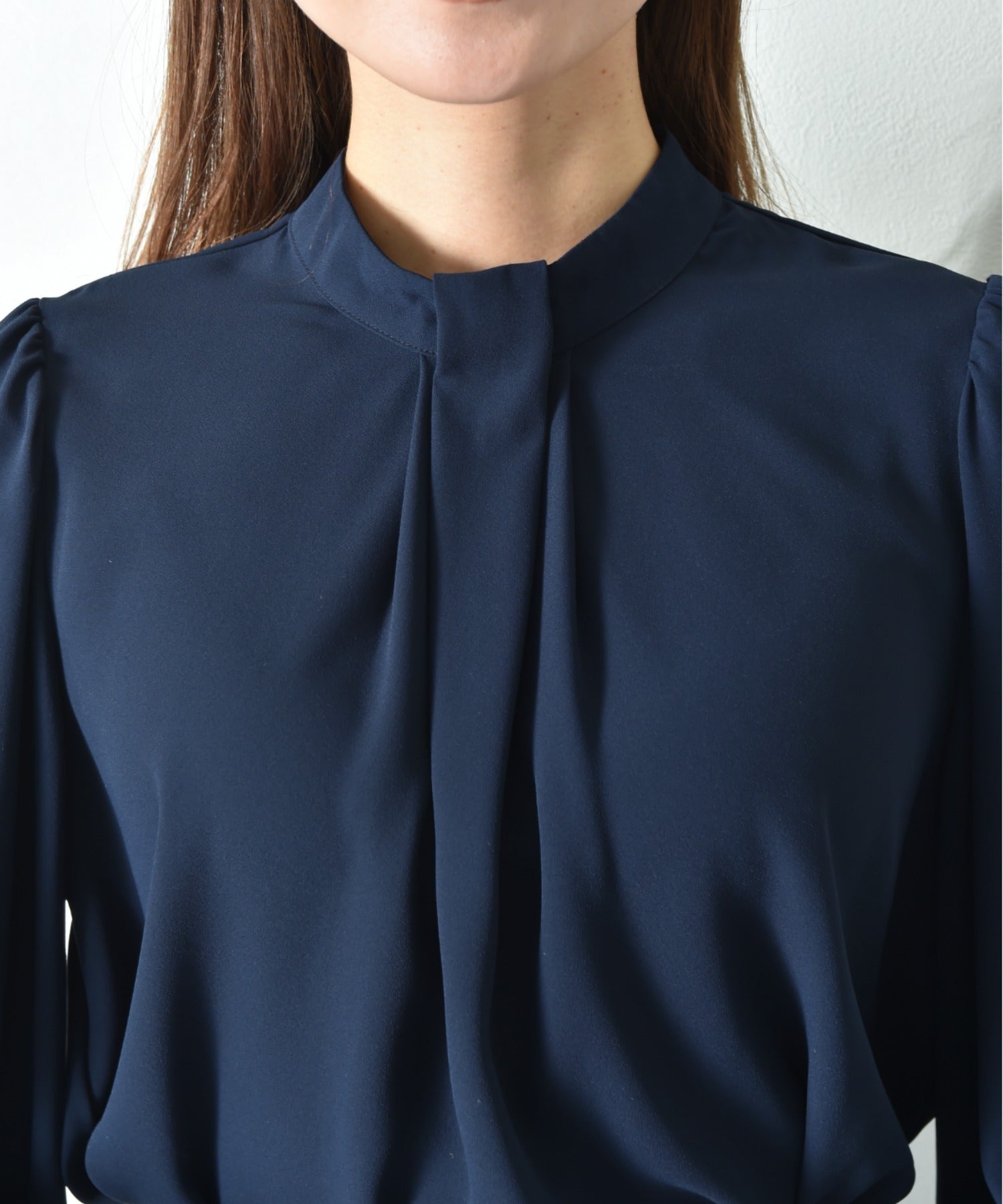 インタープラネット INTERPLANET バックサテンジョーゼットパールネックレス付ブラウス （ネイビー） ネイビー