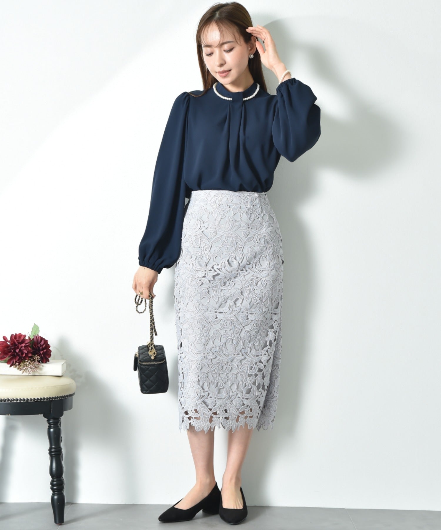 インタープラネット INTERPLANET バックサテンジョーゼットパールネックレス付ブラウス （ネイビー） ネイビー