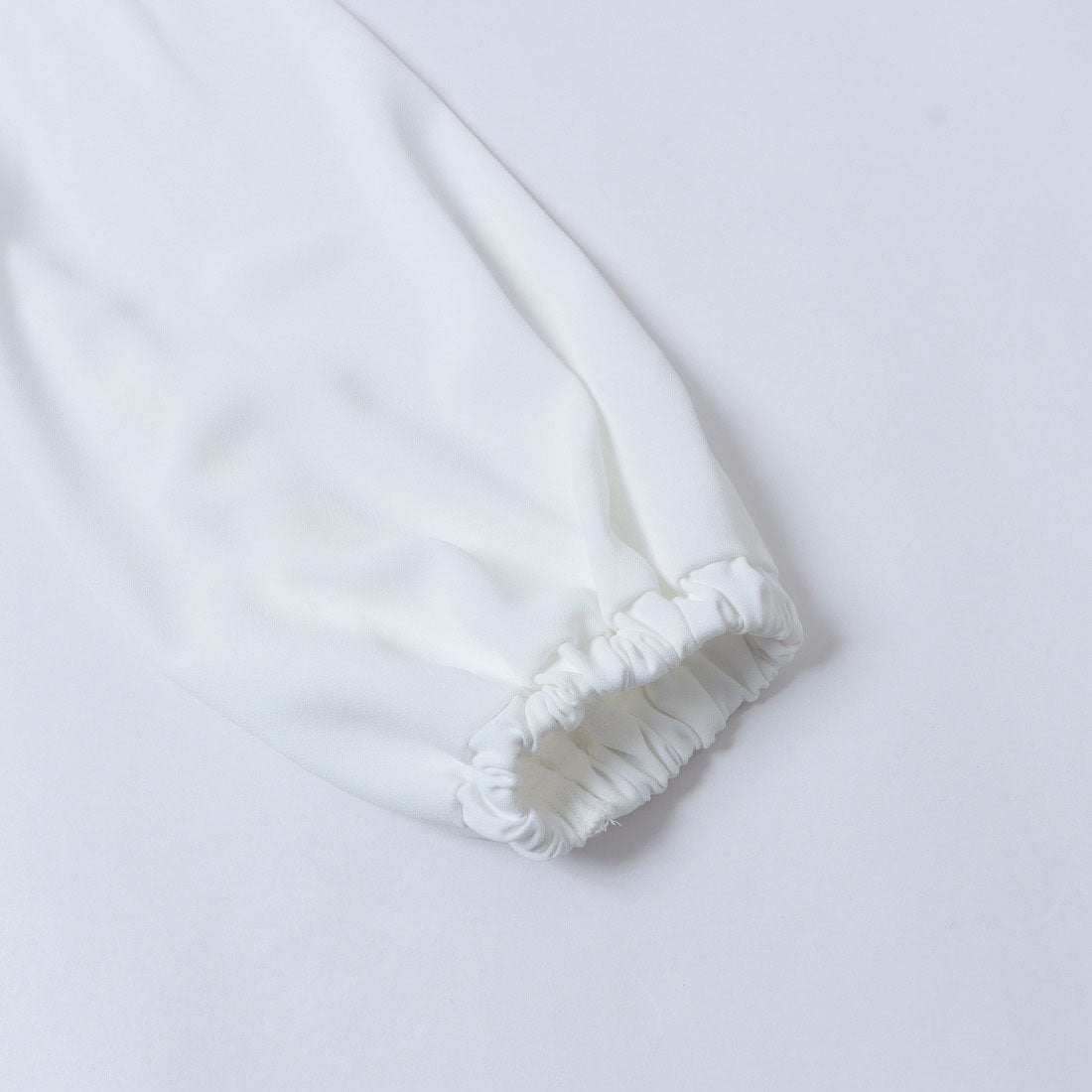 インタープラネット INTERPLANET バックサテンジョーゼットパールネックレス付ブラウス （ネイビー） ネイビー