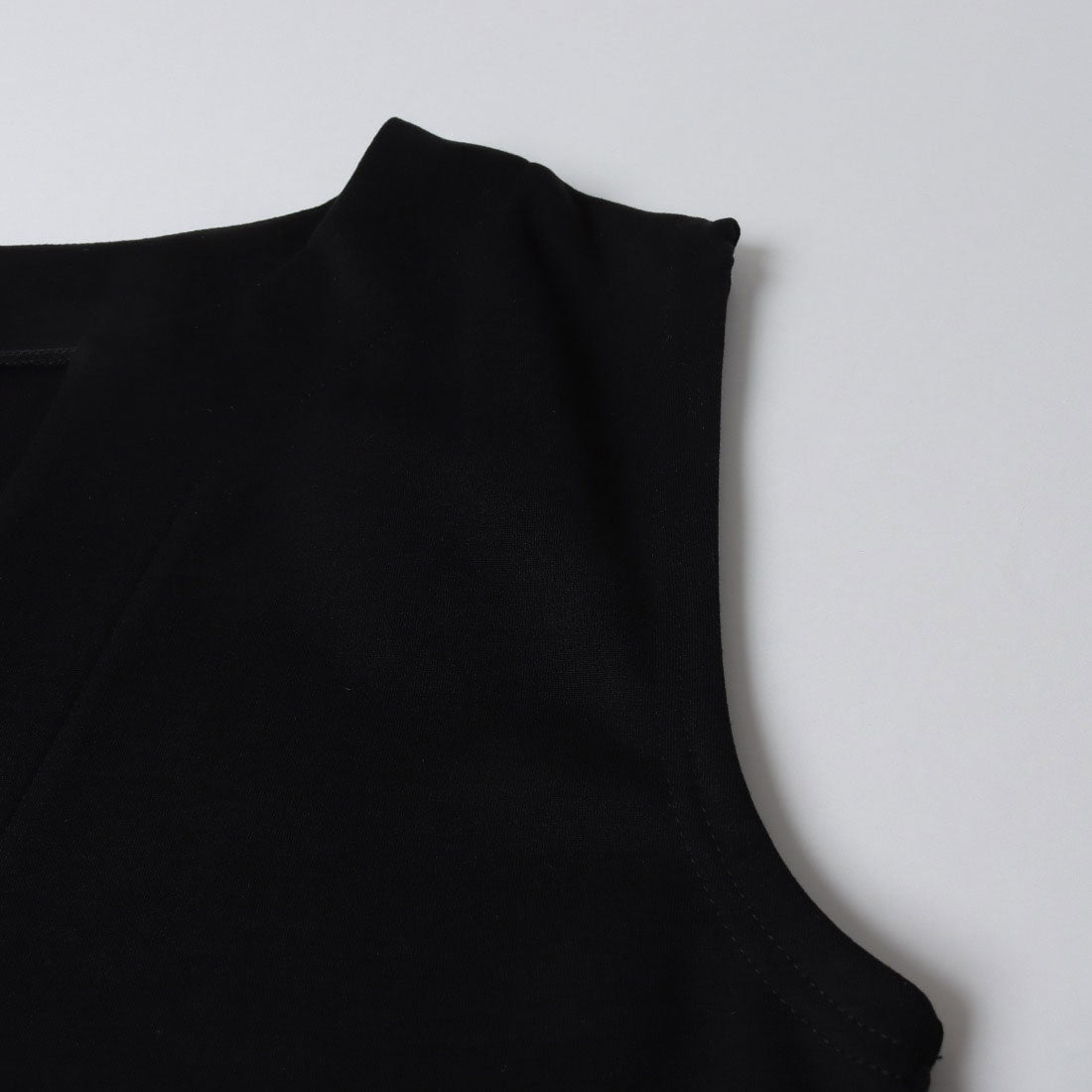 インタープラネット INTERPLANET ダンボールニットフレンチスリーブ深Vワンピース （ブラック） ブラック