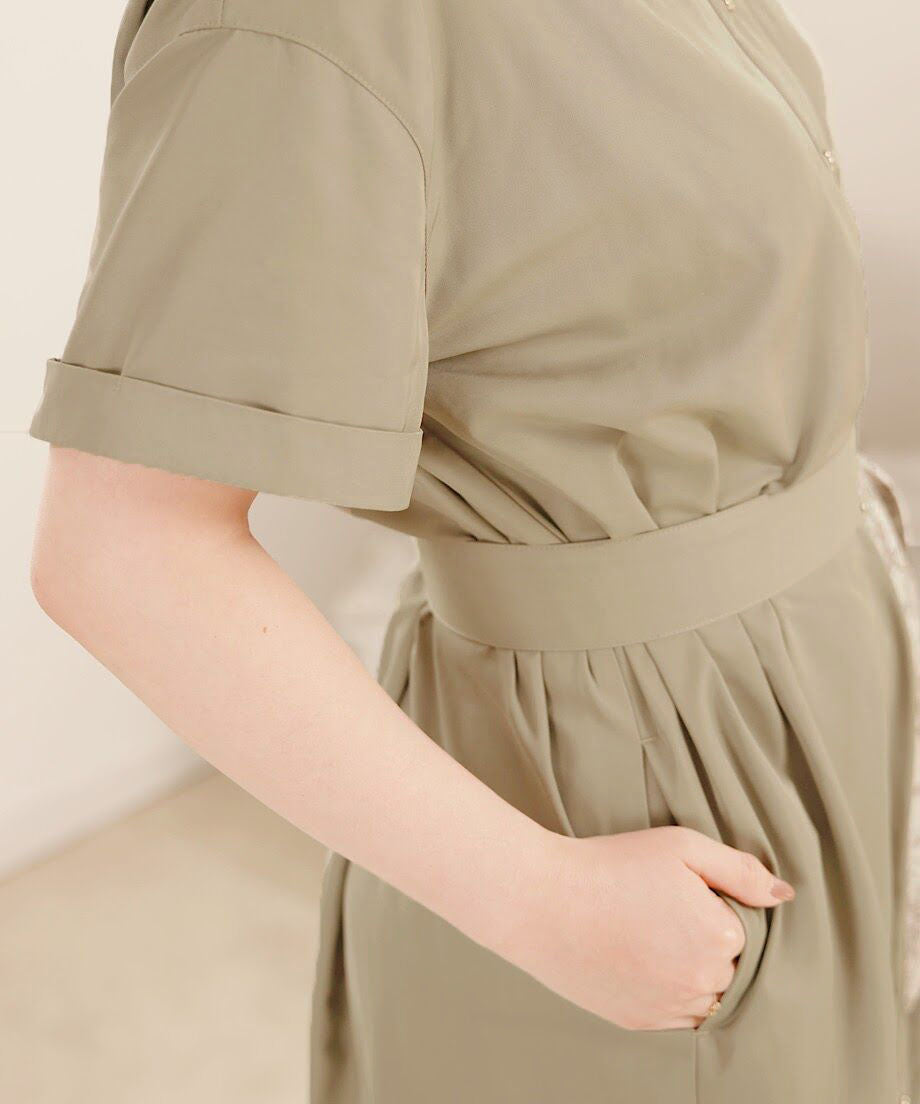 イズアミュレット是護身符。帶腰帶的襯衫連衣裙