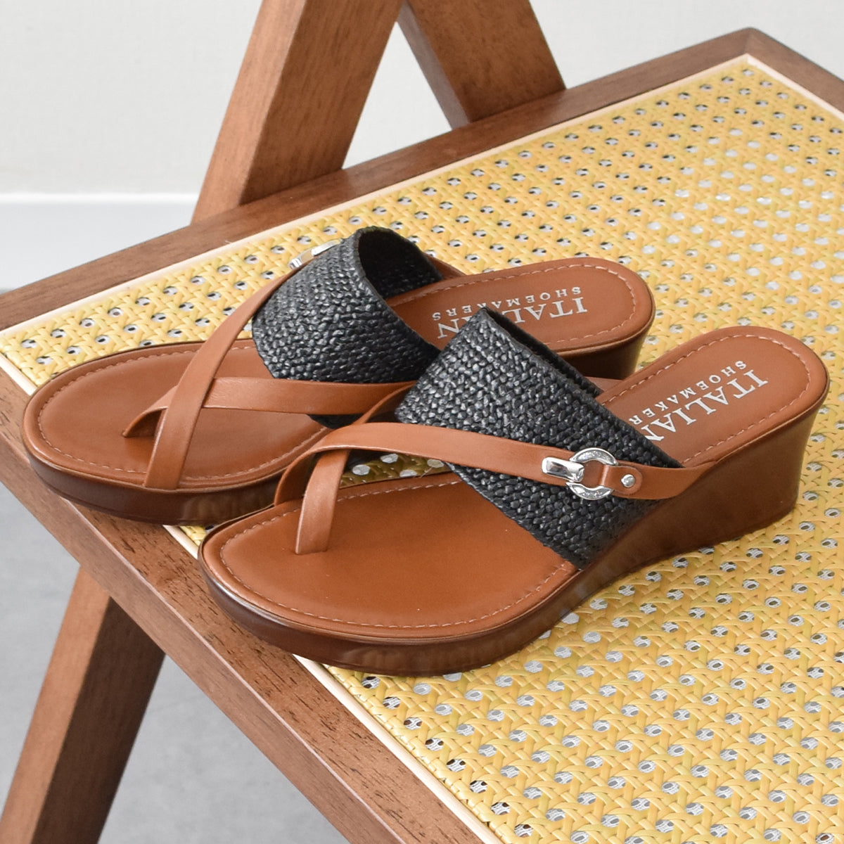 イタリアンシューメーカーズ ITALIAN SHOEMAKERS クロスストラップトングミュールサンダル （ブラック） ブラック