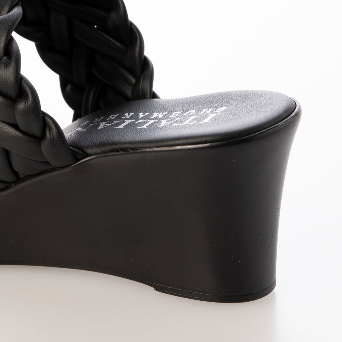 イタリアンシューメーカーズ ITALIAN SHOEMAKERS イントレチャートウェッジヒールサンダル （ブラック） ブラック