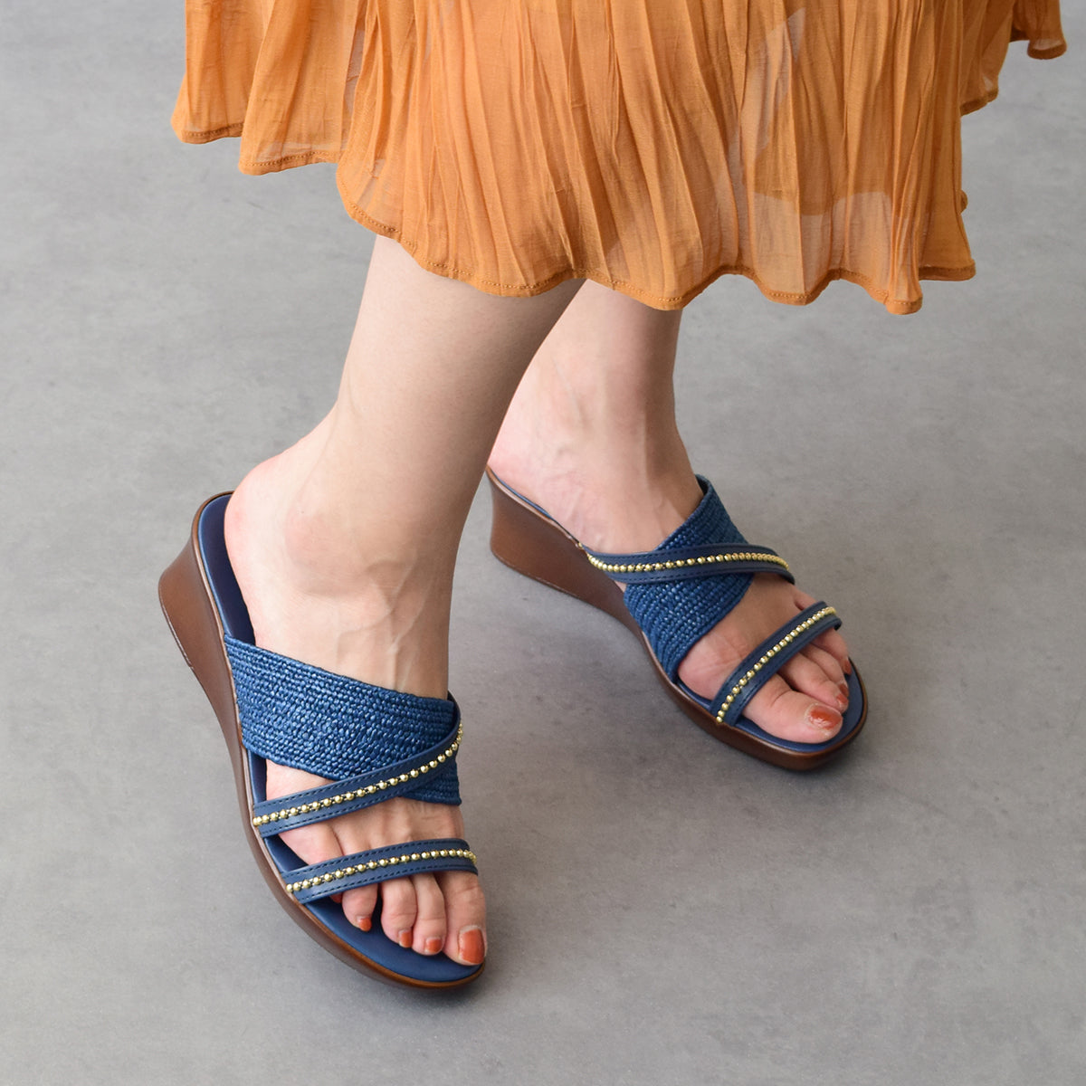 イタリアンシューメーカーズ ITALIAN SHOEMAKERS ボールチェーンストラップミュールサンダル （ネイビー） ネイビー