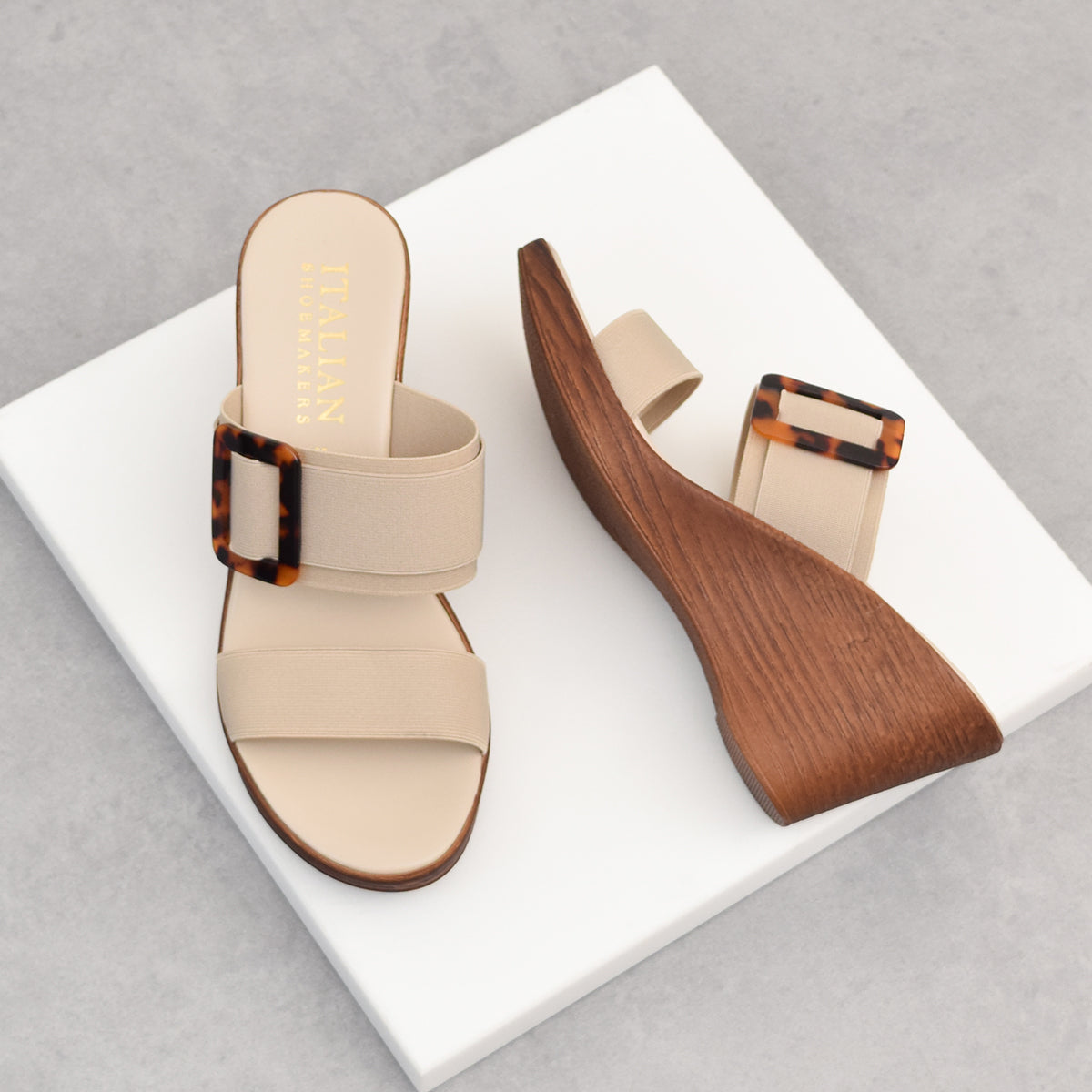 イタリアンシューメーカーズ ITALIAN SHOEMAKERS べっ甲風バックルサンダル （ベージュ） ベージュ