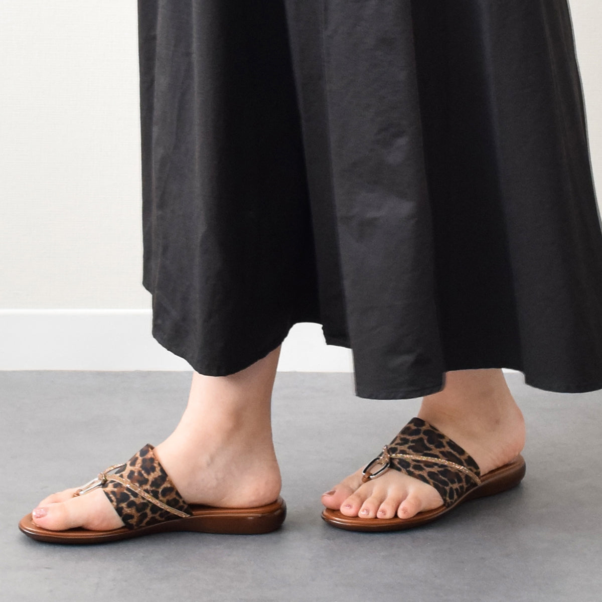 イタリアンシューメーカーズ ITALIAN SHOEMAKERS ラインストーンストラップトングサンダル （ブラウンコンビ） ブラウンコンビ