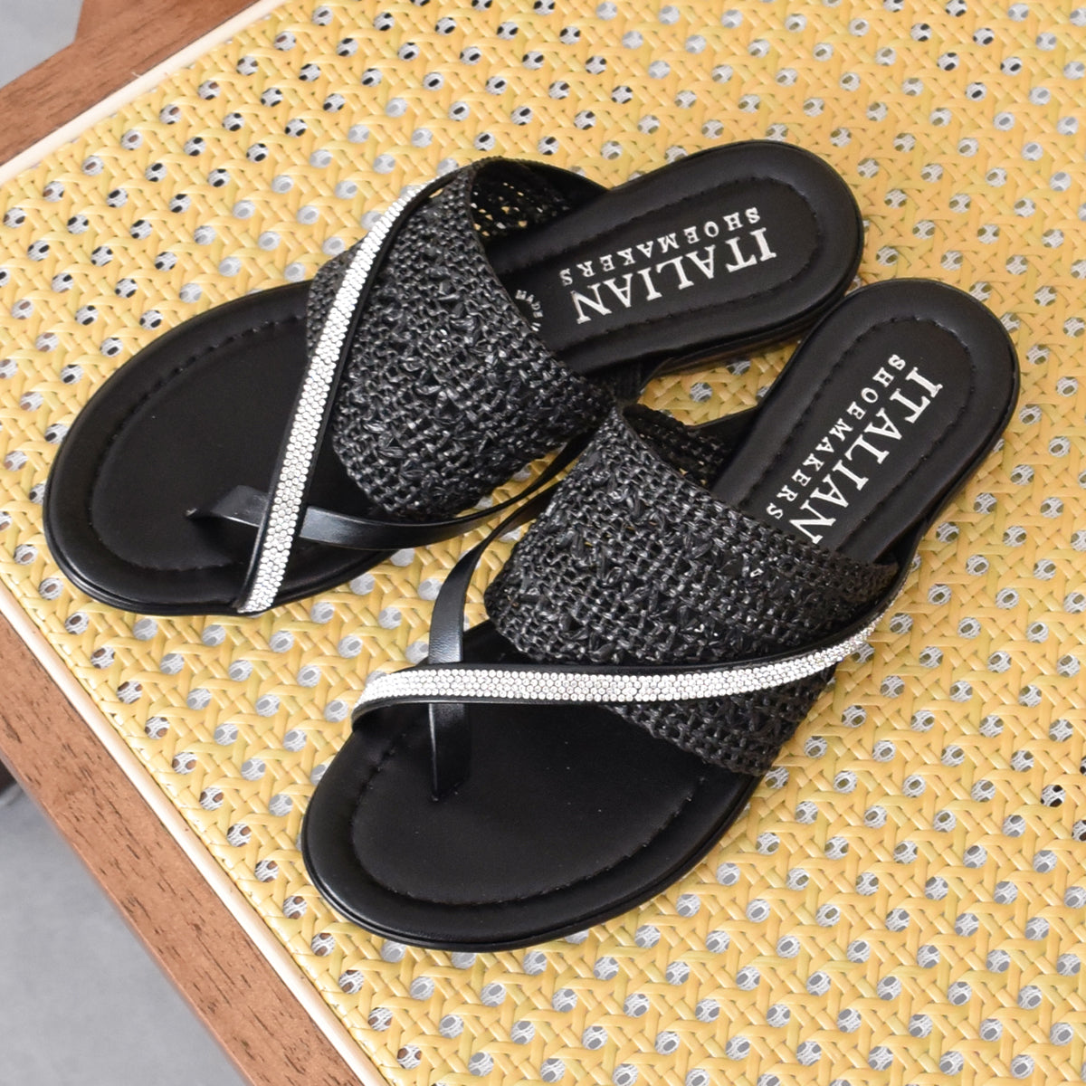 イタリアンシューメーカーズ ITALIAN SHOEMAKERS ビジュークロスストラップトングサンダル （ブラックコンビ） ブラックコンビ