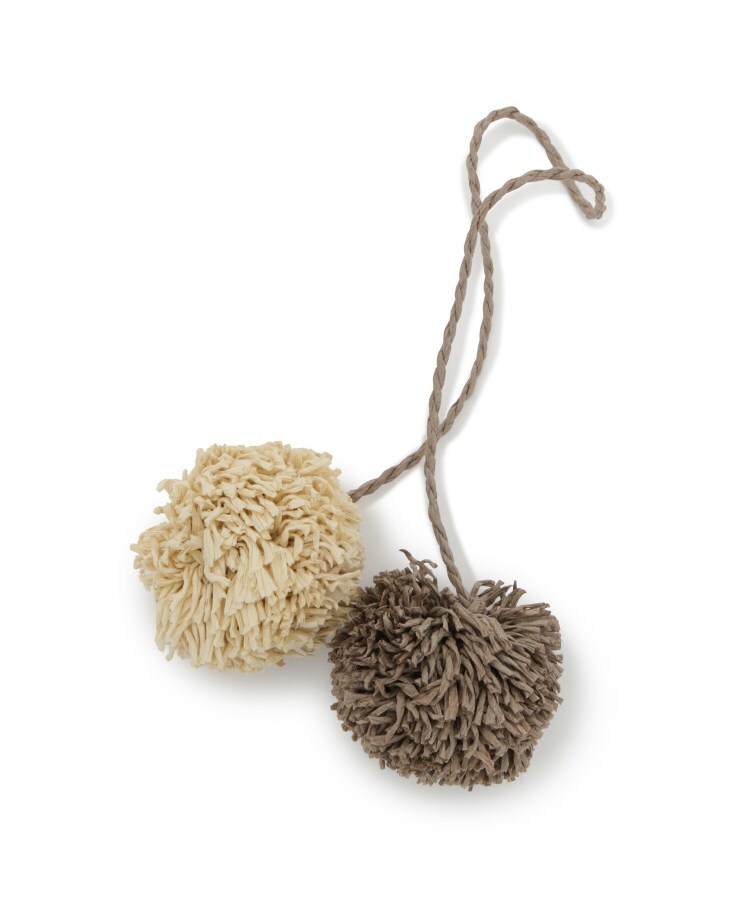 イッツデモ ITS'DEMO 雑材ロゴ刺繍チャーム付きトート （ベージュ(052)） ベージュ(052)