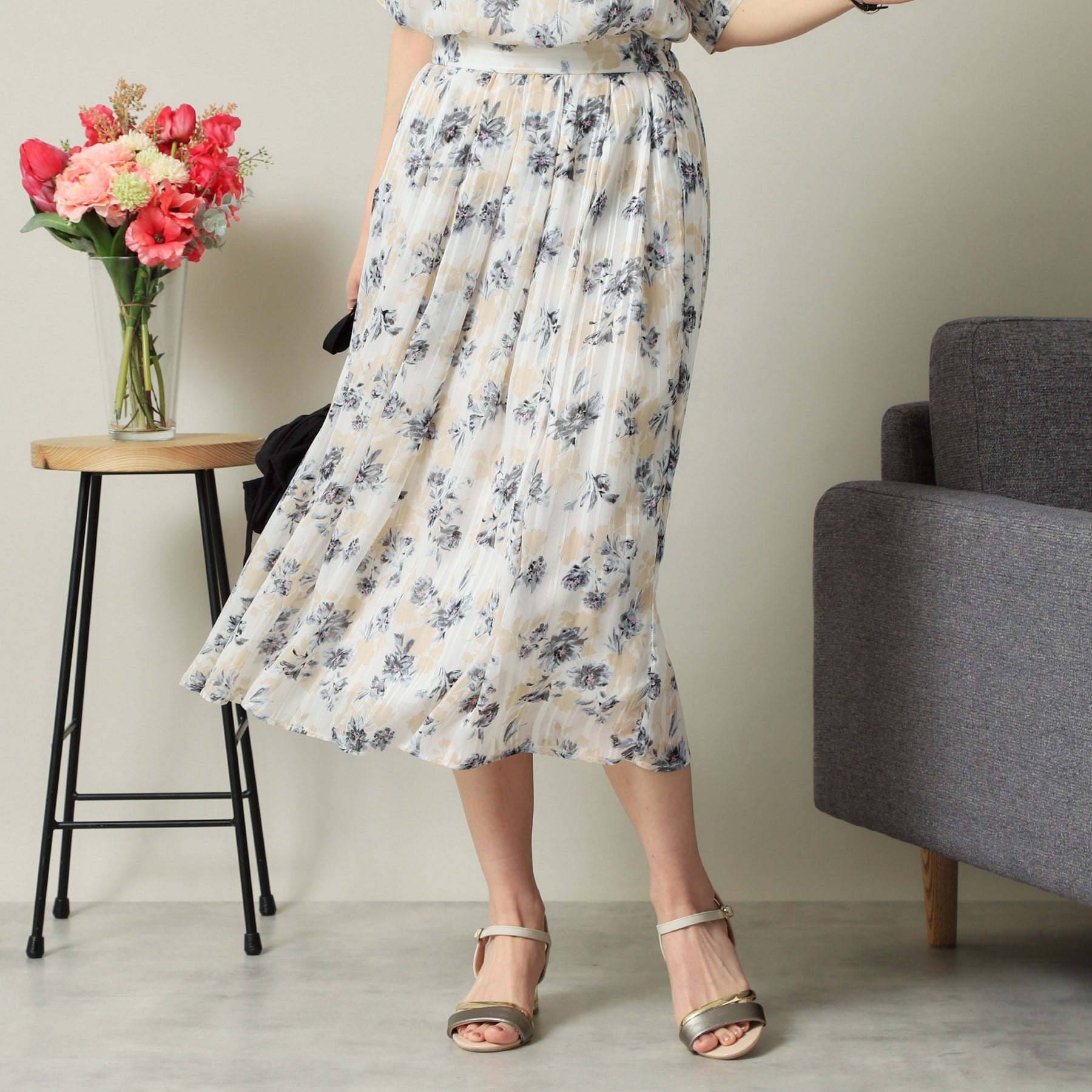 イッツデモ ITS'DEMO 【ウエストゴム／手洗い可】ラメストライプ花柄スカート （オフホワイト(103)） オフホワイト(103)