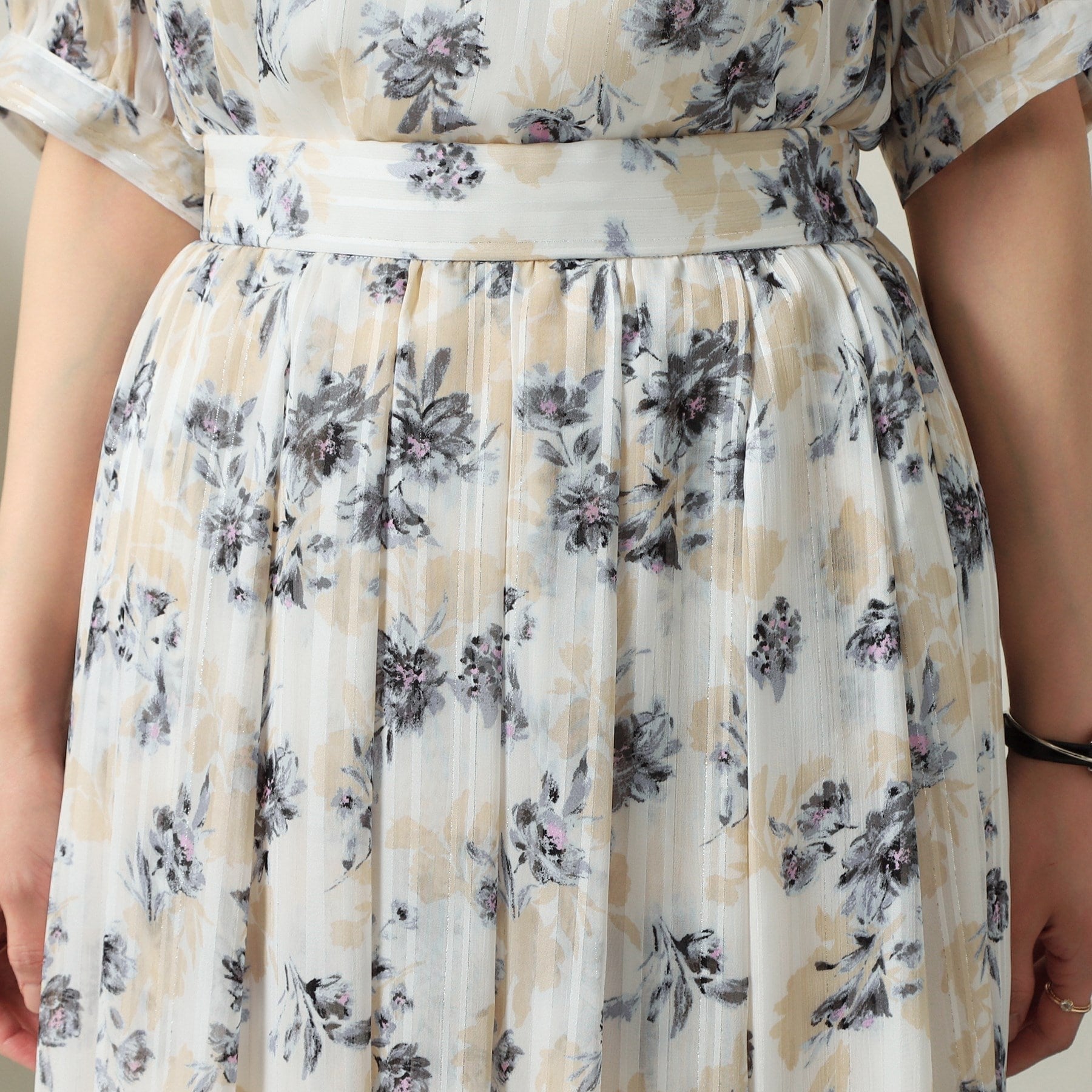 イッツデモ ITS'DEMO 【ウエストゴム／手洗い可】ラメストライプ花柄スカート （オフホワイト(103)） オフホワイト(103)