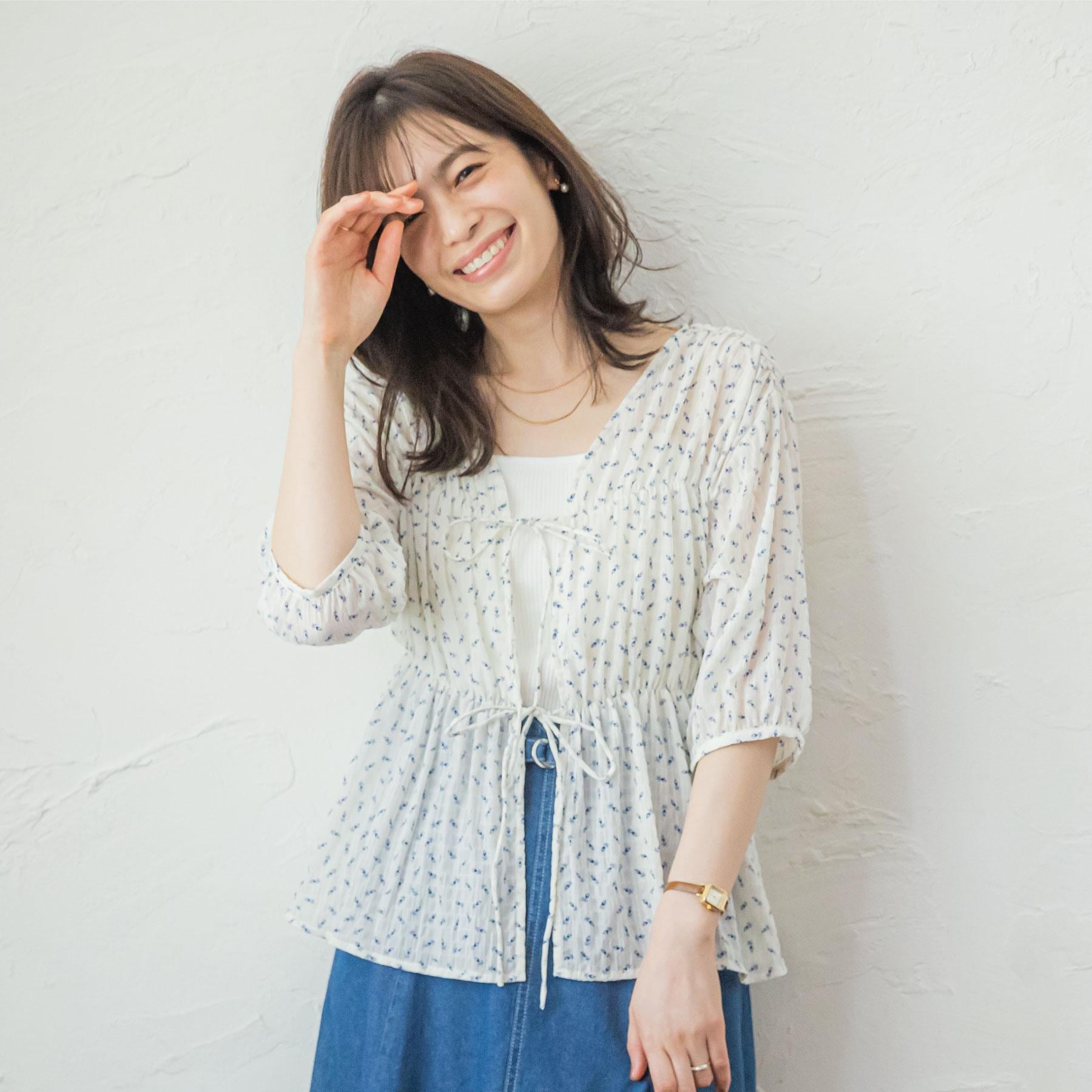 イッツデモ ITS'DEMO 【手洗い可】花柄シャーリング前開きブラウス （アイボリー(104)） アイボリー(104)