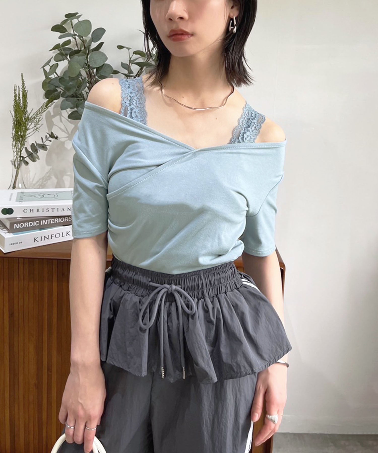 ジュエローブ Jewelobe カシュクールレースストラップオフショルTシャツ （ブルー） ブルー
