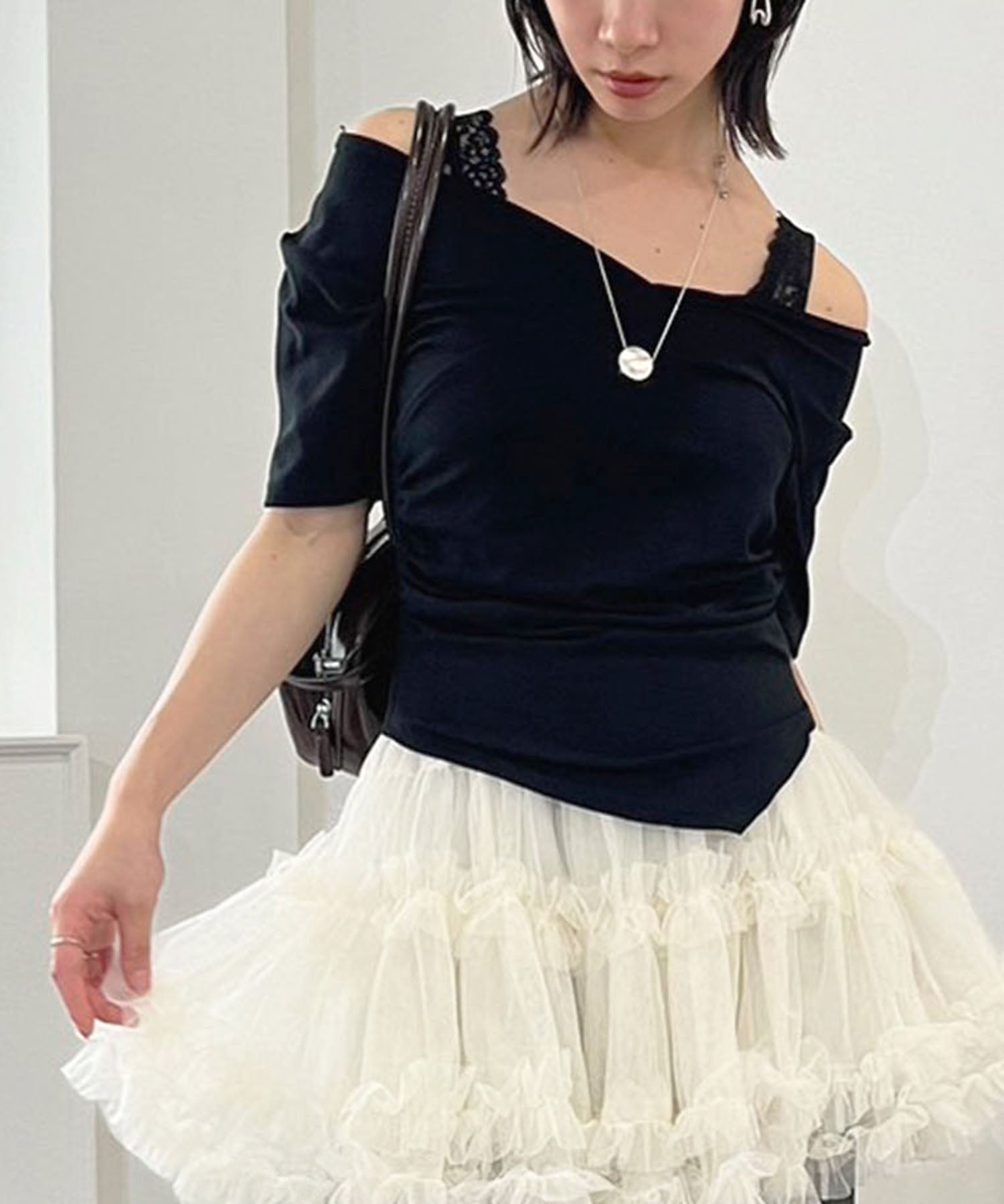 ジュエローブ Jewelobe カシュクールレースストラップオフショルTシャツ （ブラック） ブラック