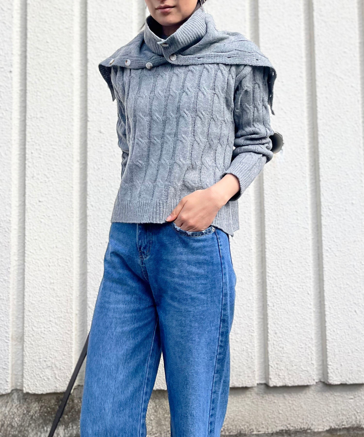 珠寶的珠寶電纜針織套與頸部變暖