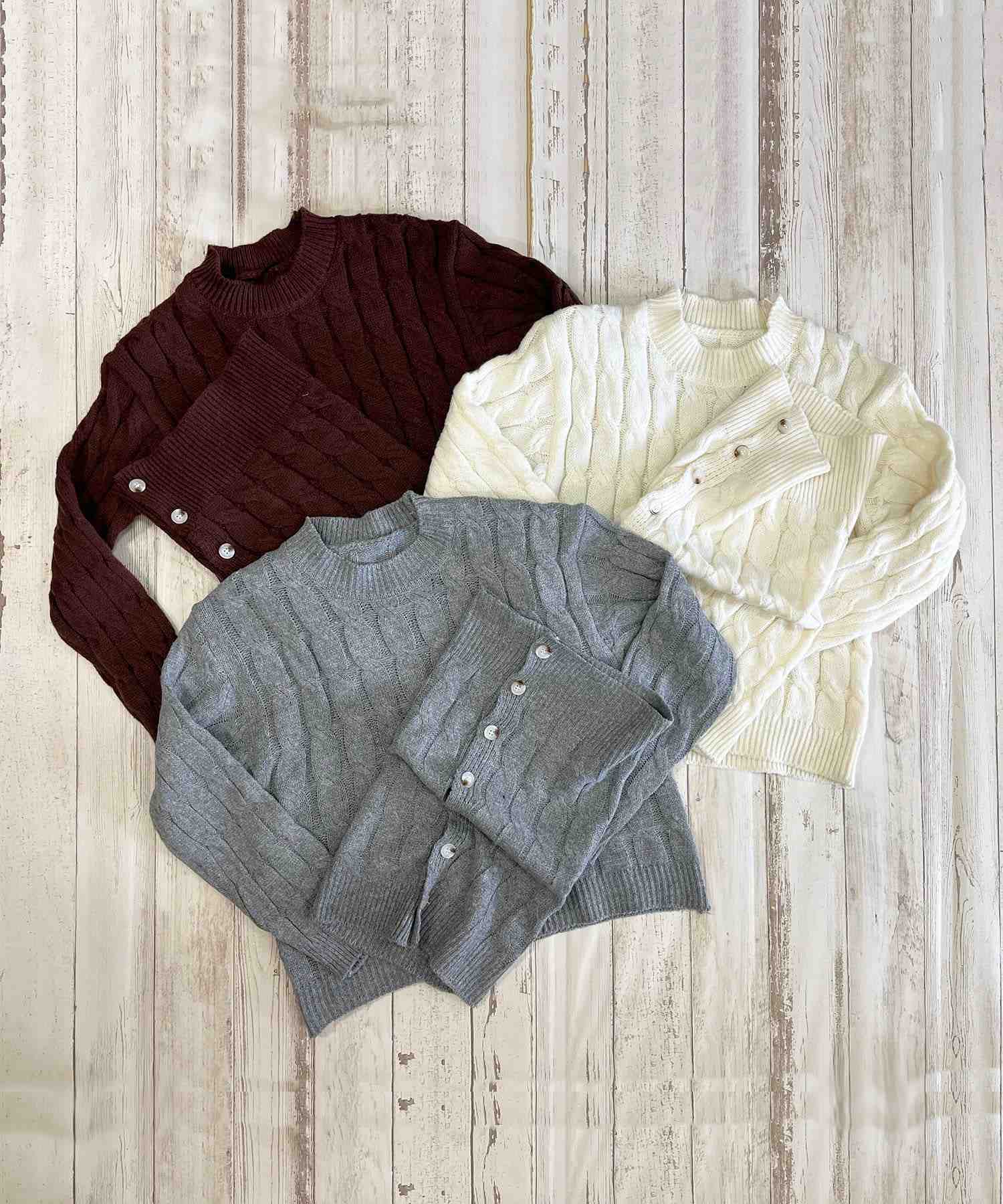 珠寶的珠寶電纜針織套與頸部變暖