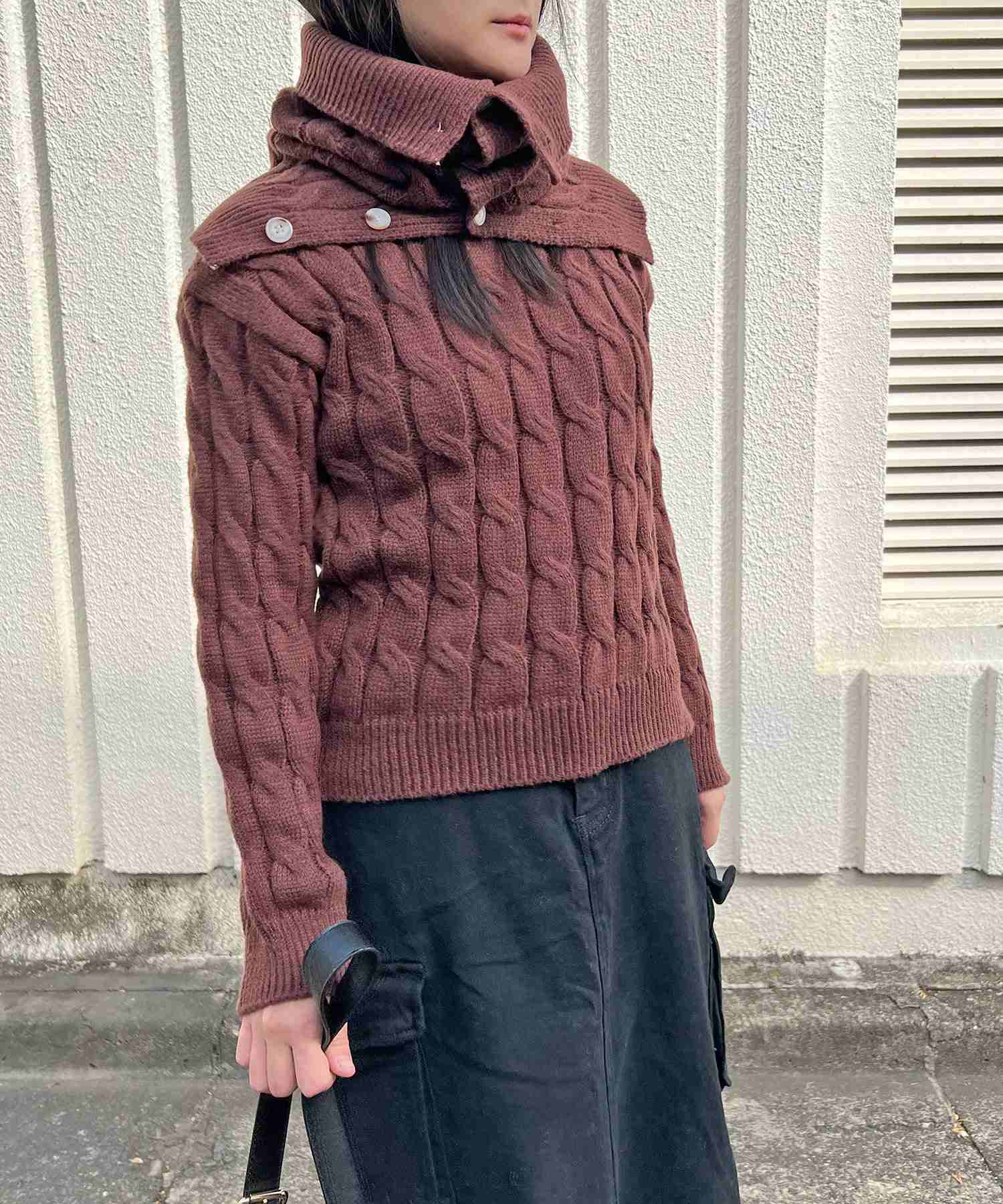 珠寶的珠寶電纜針織套與頸部變暖