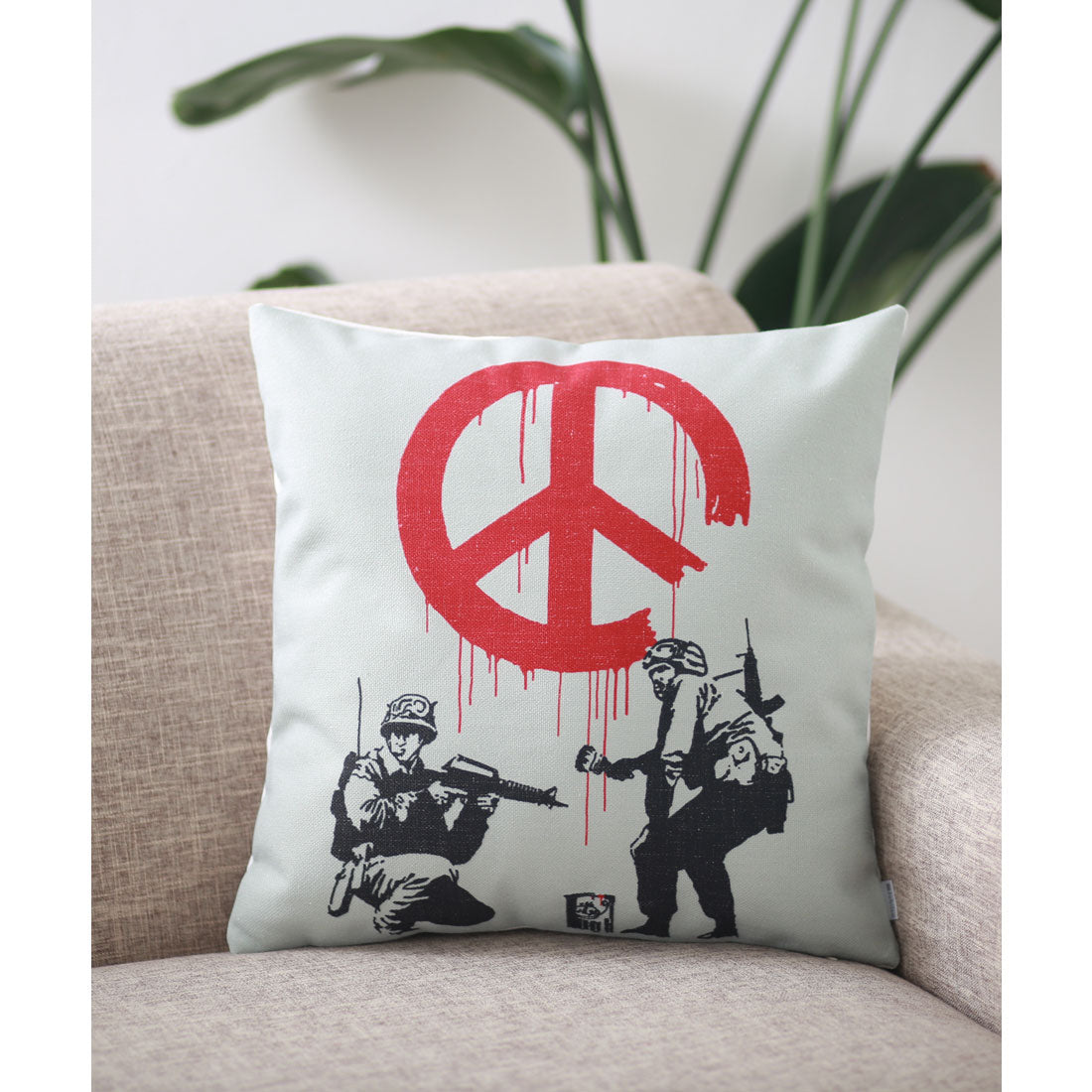 ジュビリー Jubilee バンクシーアート クッションカバー （レッド） レッド