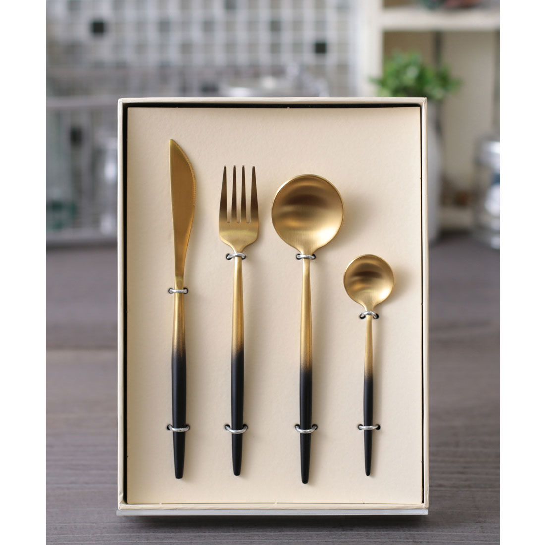 ジュビリー Jubilee 高品質 高級ステンレス カトラリー 4点セット【返品不可商品】 （ゴールド） ゴールド