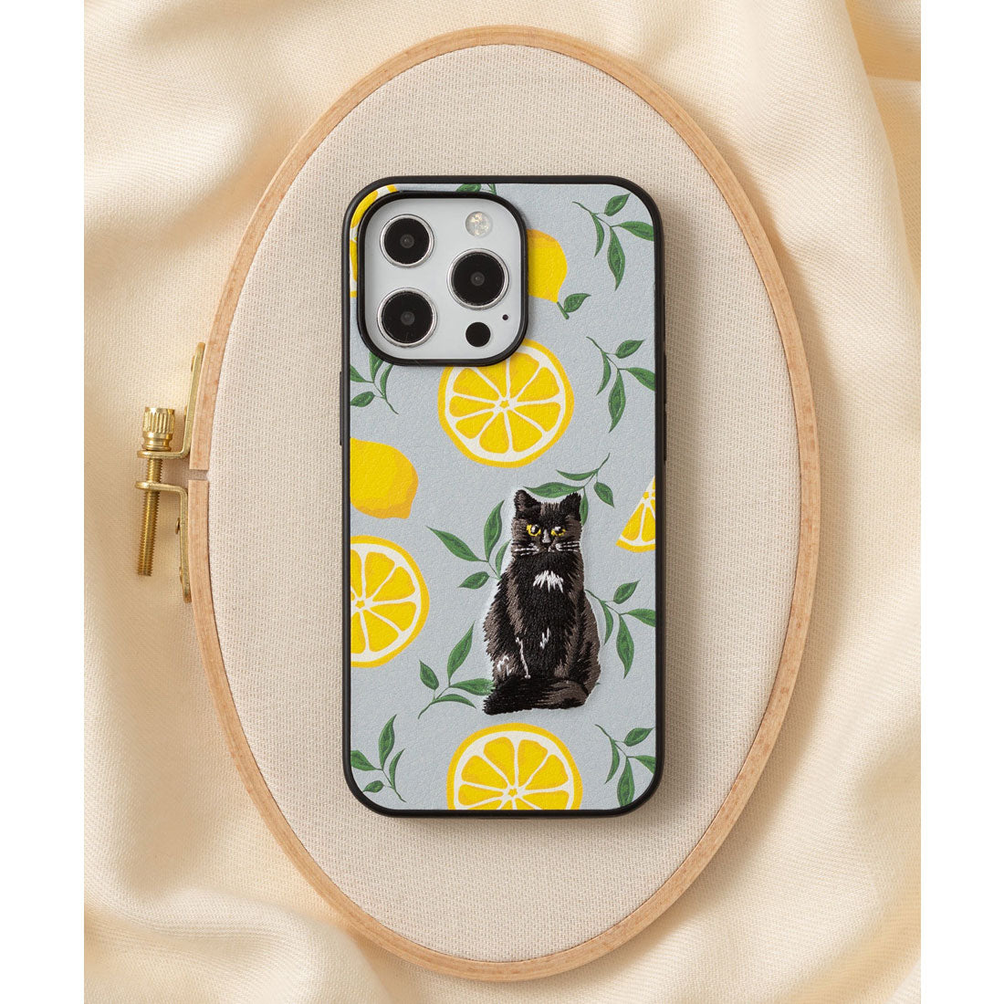 ジュビリー Jubilee 立体刺繍スマホケース iPhone PUレザー【6/7/SE/12/12pro/13/13pro 対応】