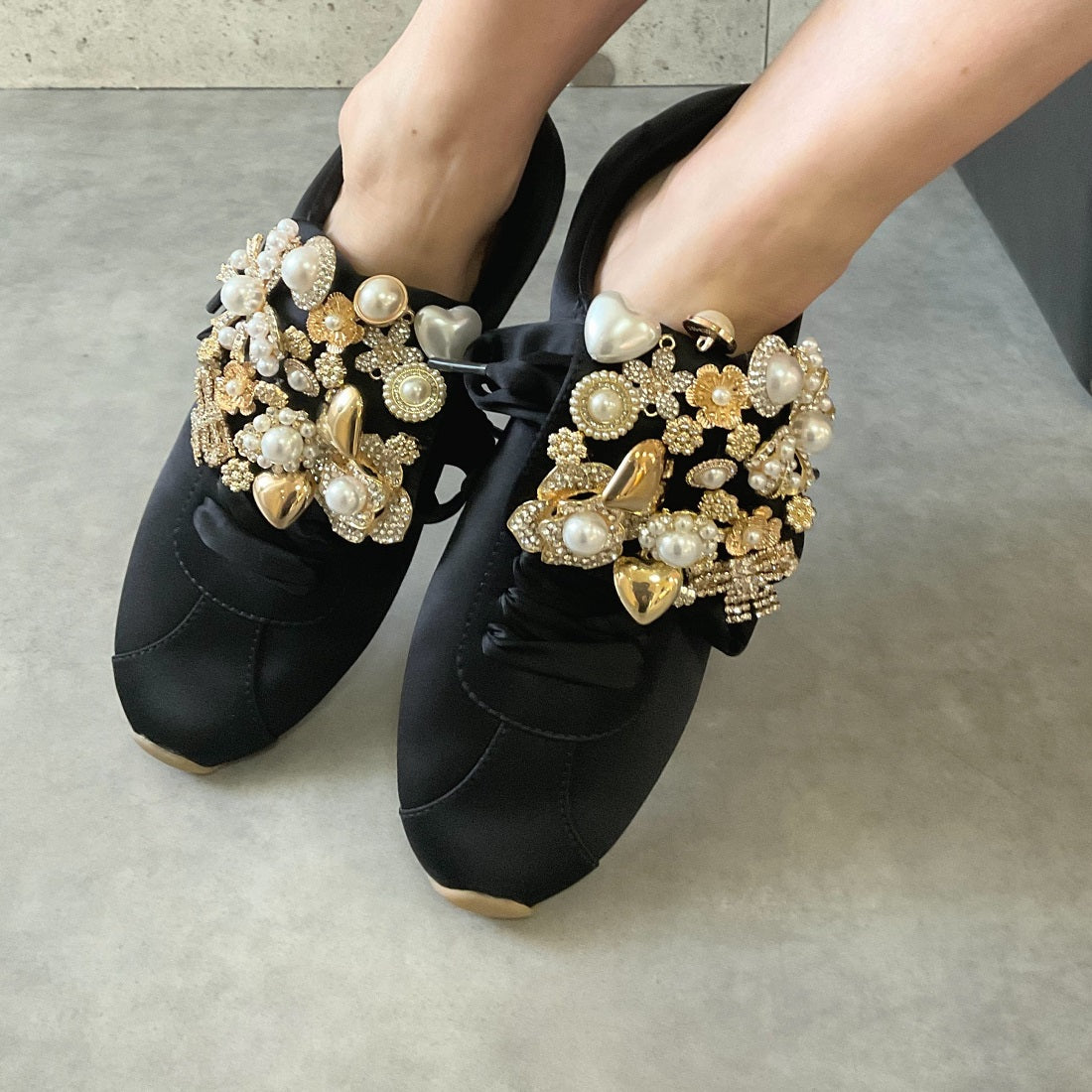 ジェフリーキャンベル Jeffrey Campbell キラキラ ビジュースニーカー （ブラックサテン） ブラックサテン