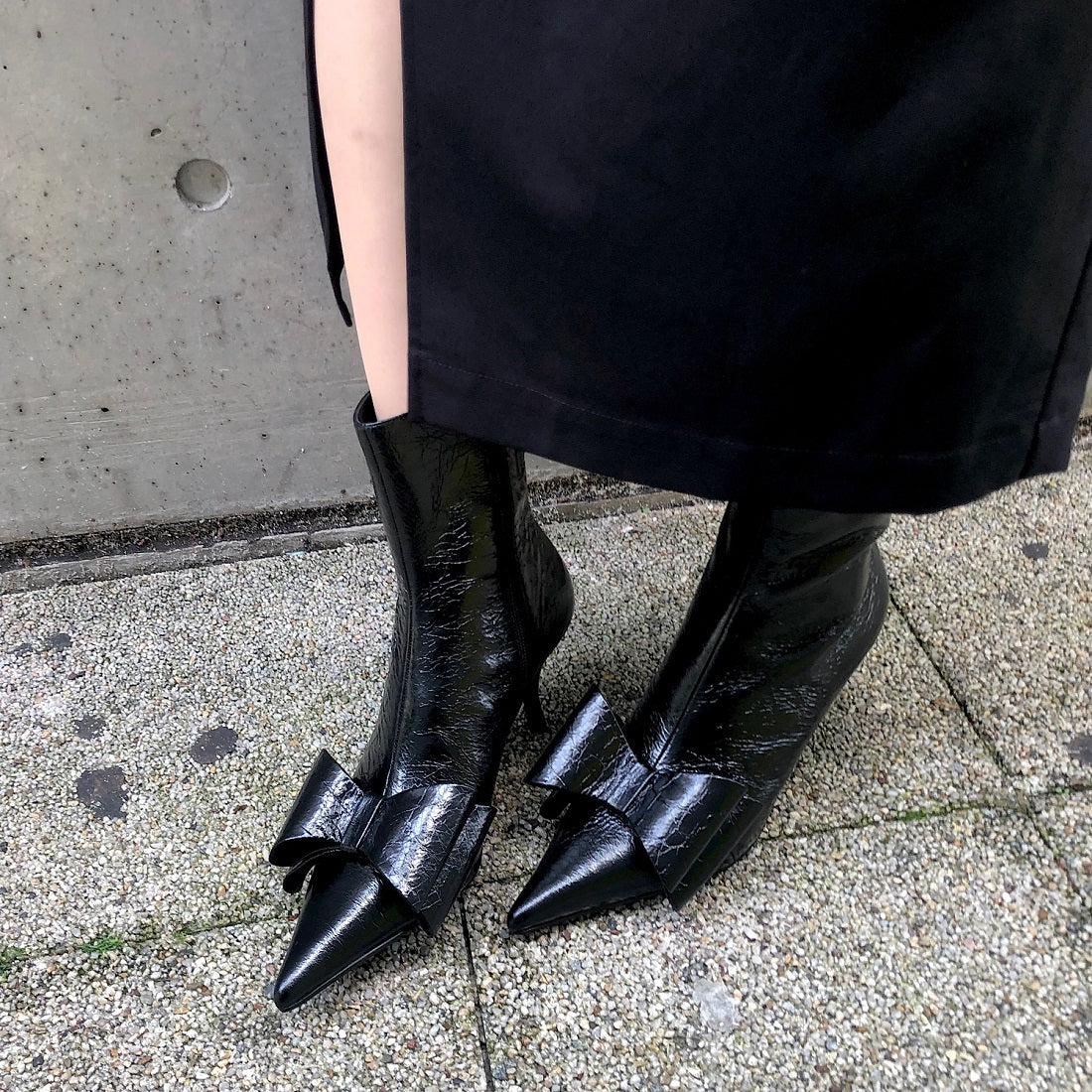 ジェフリーキャンベル Jeffrey Campbell ポインテッドトゥ リボンデザインブーツ （ブラック） ブラック