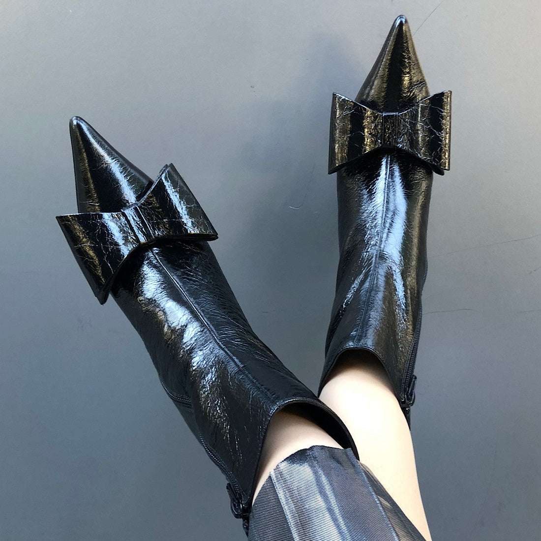 ジェフリーキャンベル Jeffrey Campbell ポインテッドトゥ リボンデザインブーツ （ブラック） ブラック