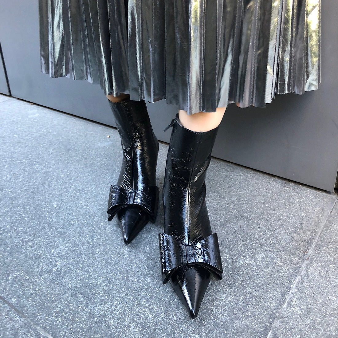 ジェフリーキャンベル Jeffrey Campbell ポインテッドトゥ リボンデザインブーツ （ブラック） ブラック