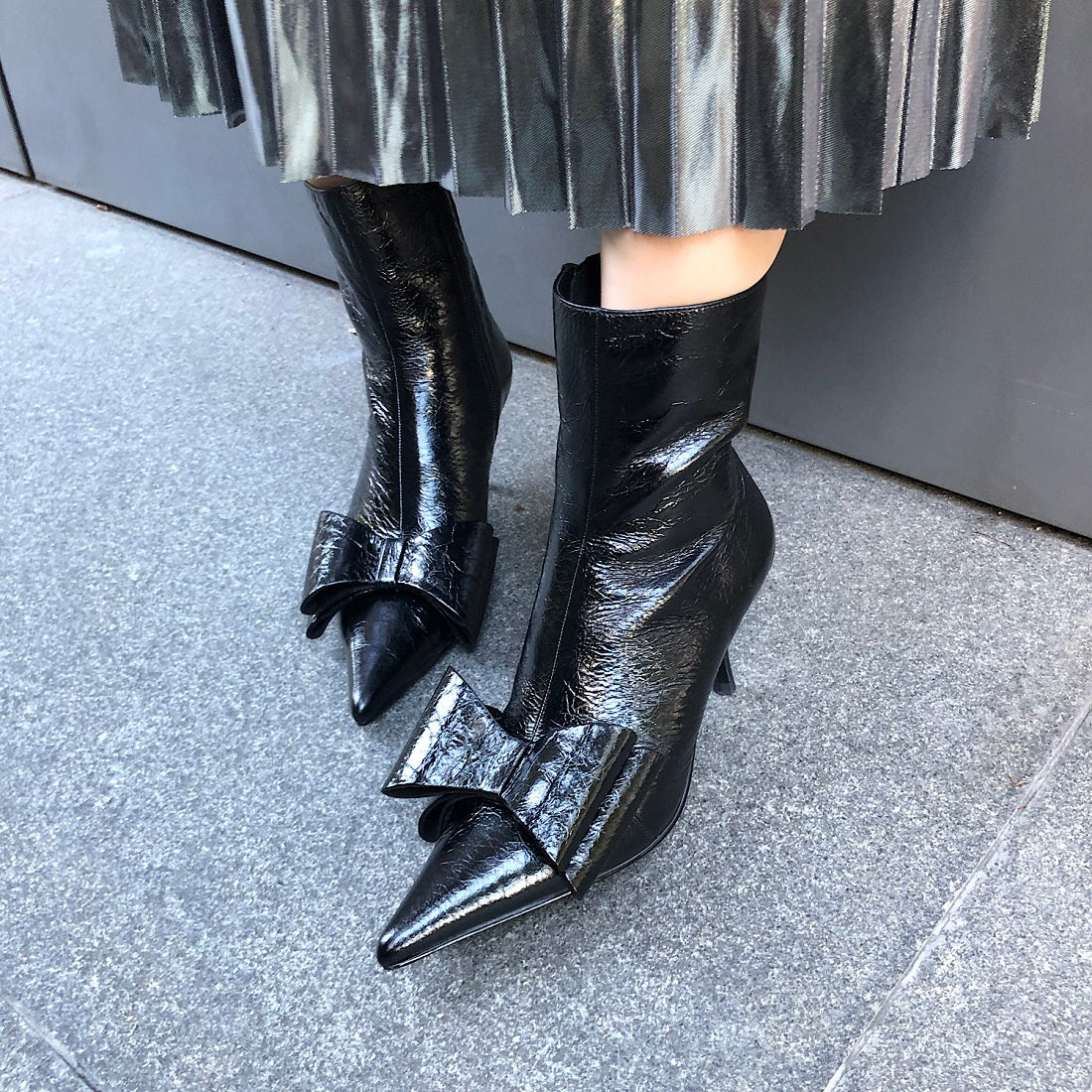 ジェフリーキャンベル Jeffrey Campbell ポインテッドトゥ リボンデザインブーツ （ブラック） ブラック