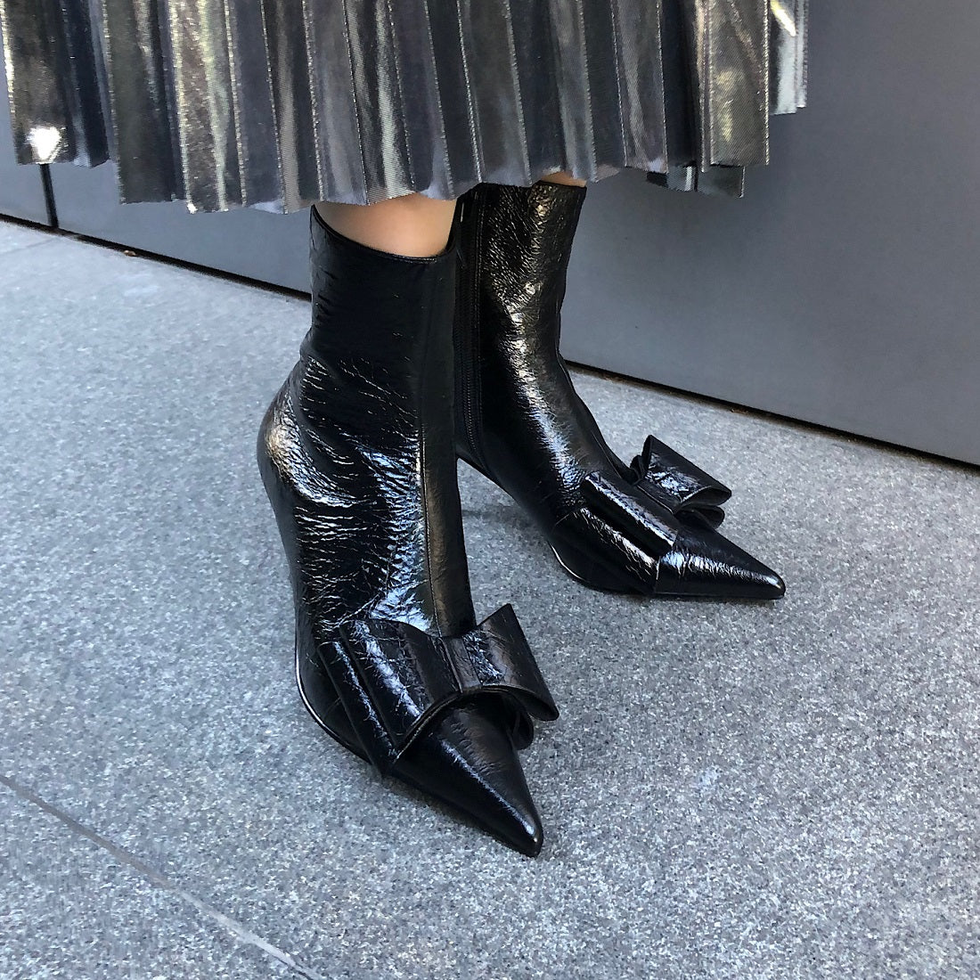 ジェフリーキャンベル Jeffrey Campbell ポインテッドトゥ リボンデザインブーツ （ブラック） ブラック
