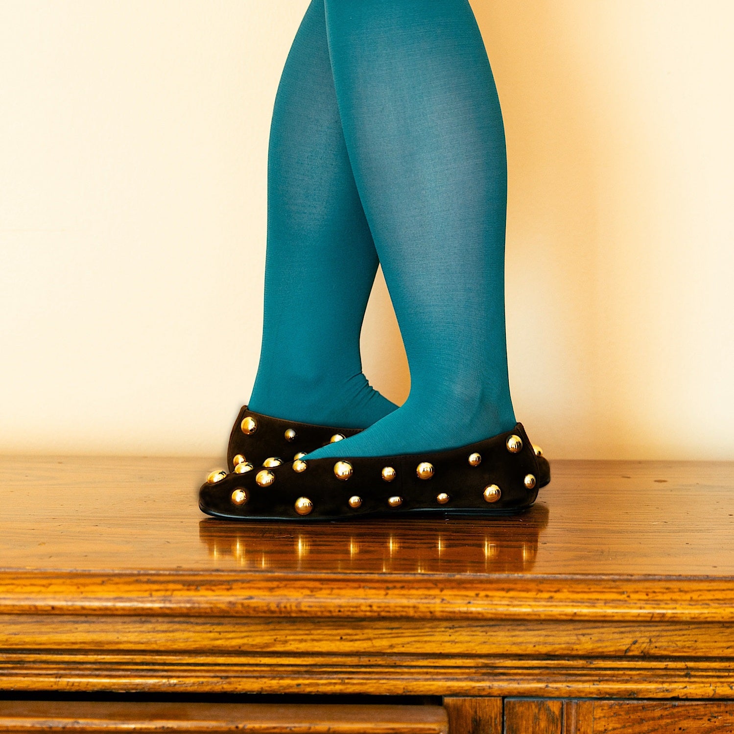 ジェフリーキャンベル Jeffrey Campbell Vカット デザインフラットパンプス （ブラック） ブラック