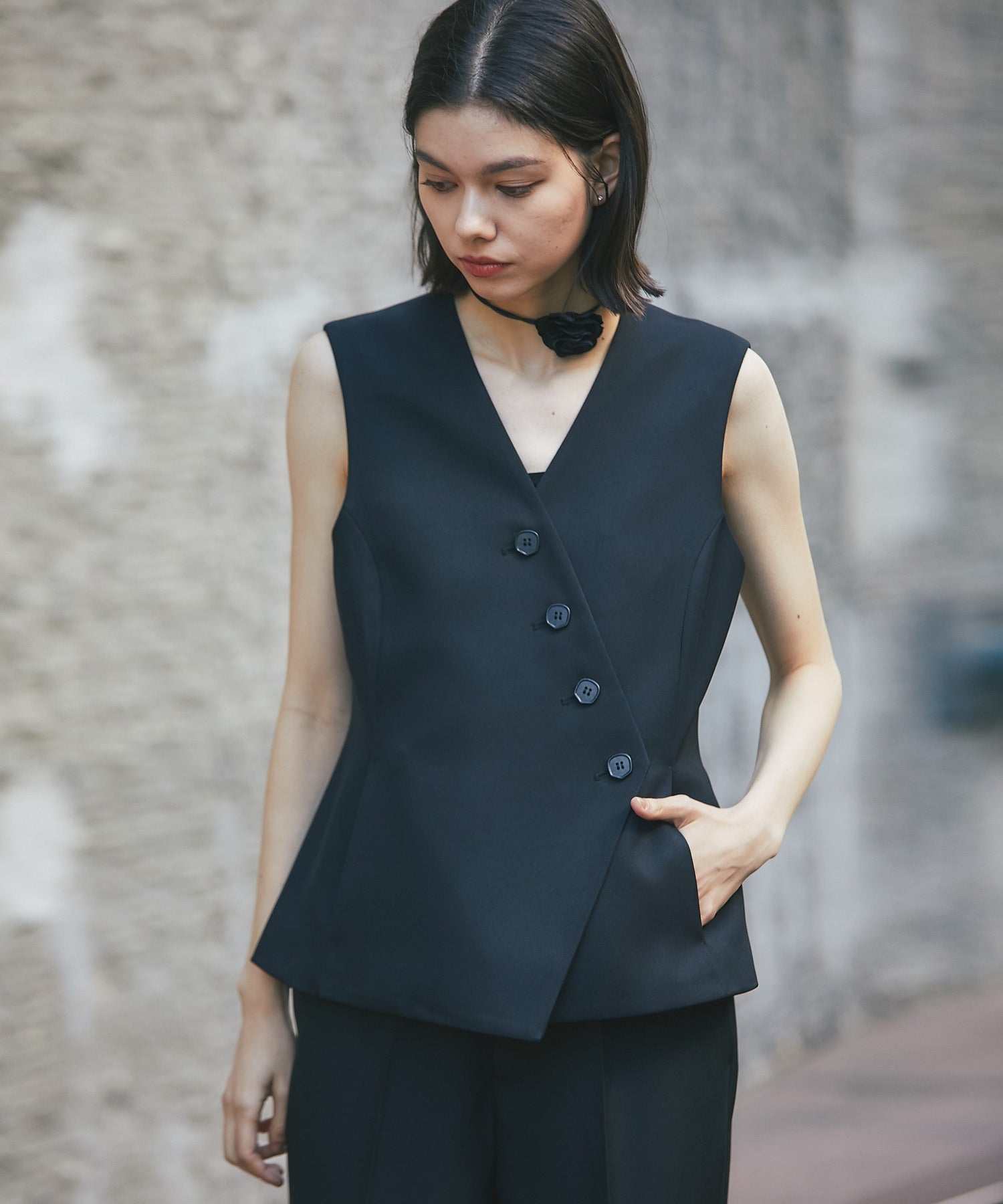 Smile Orchid Diagonal Button Vest