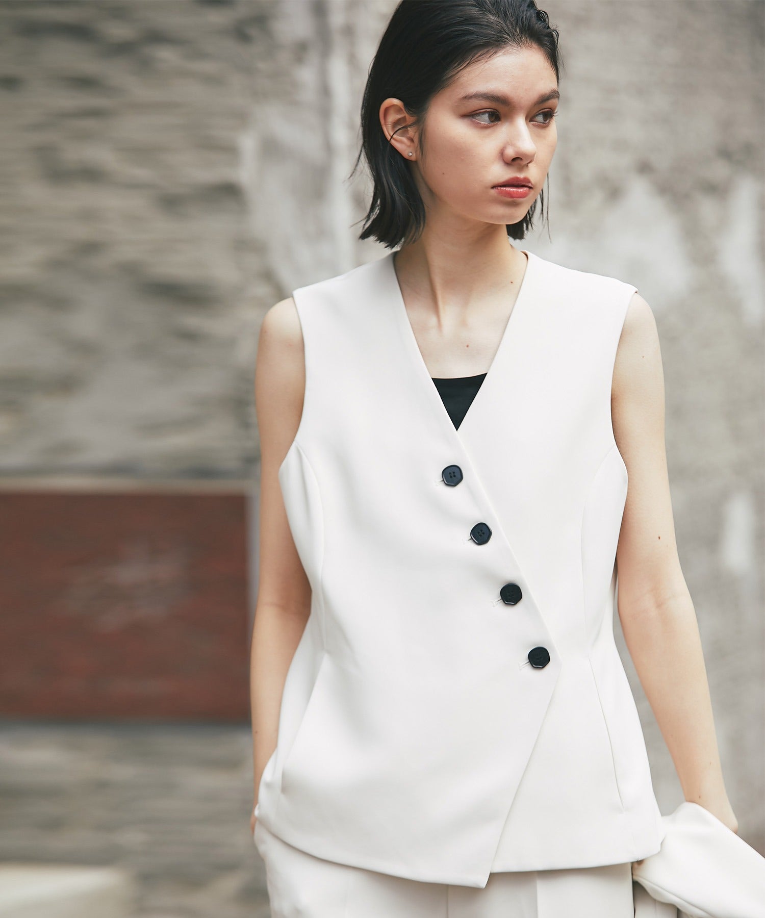 Smile Orchid Diagonal Button Vest