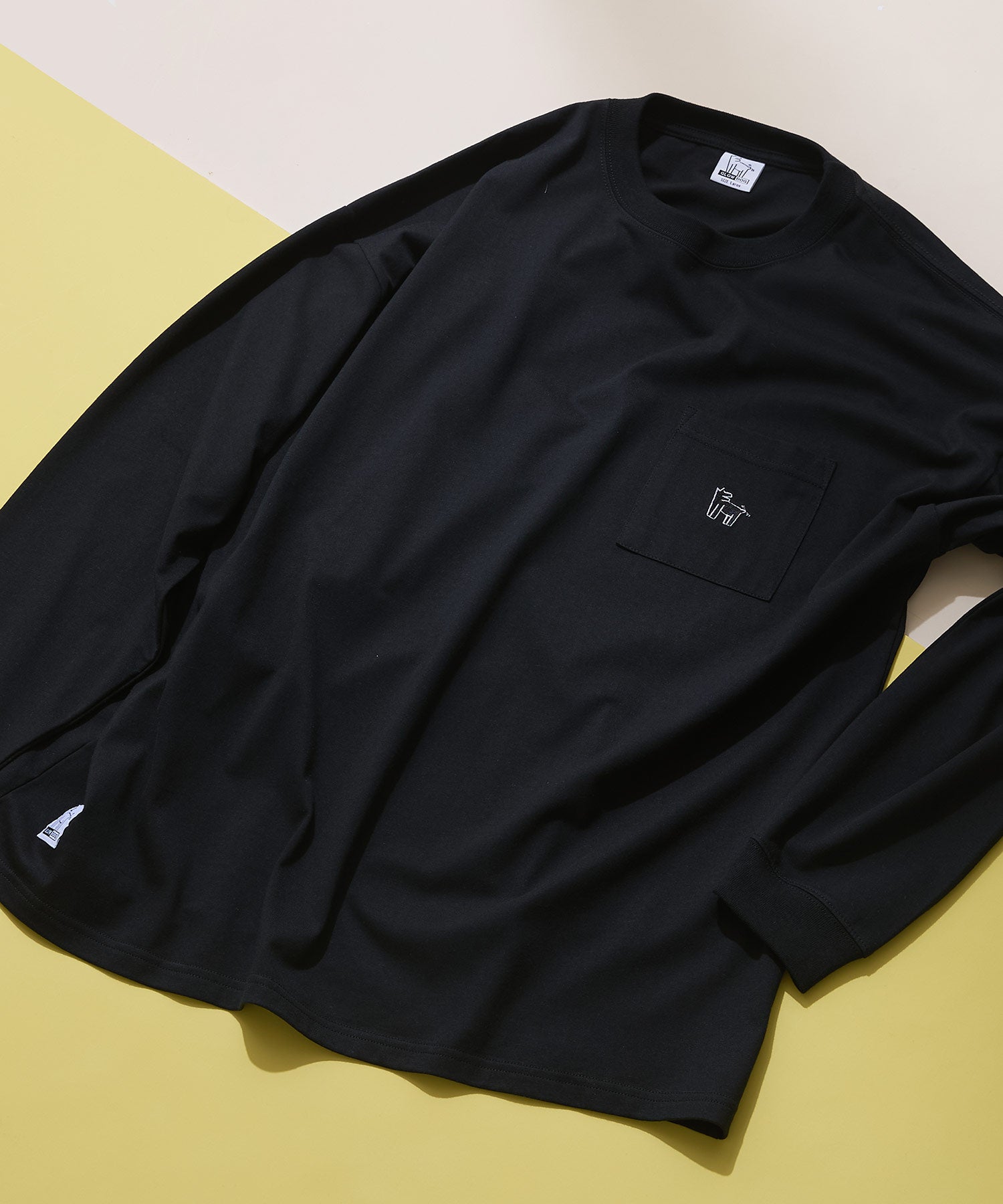 JEANS MATE 【GLOW DOG】 Long Sleeve T-Shirt with Pocket