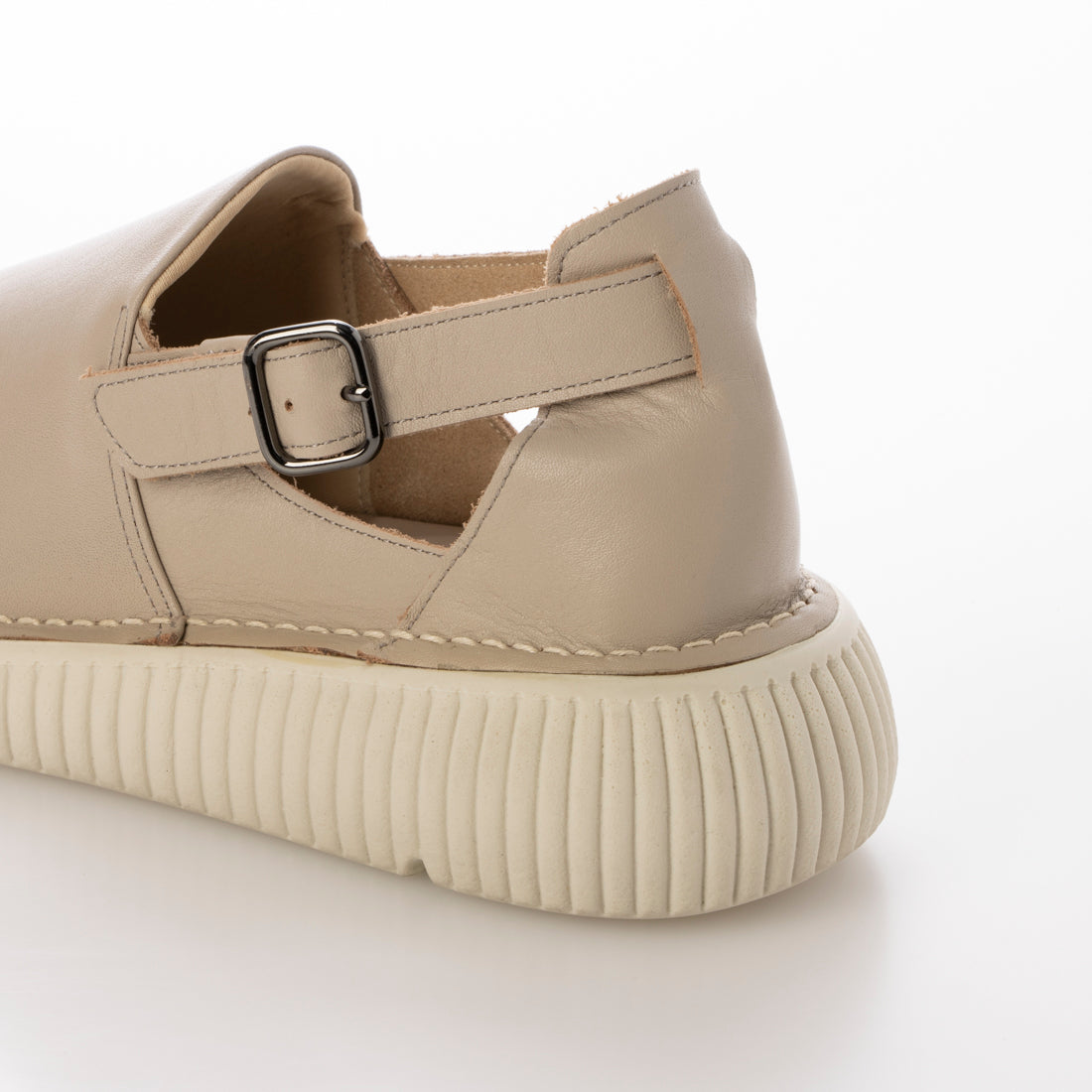 JS Heartlabel Volume Sole Open Toe Shoes