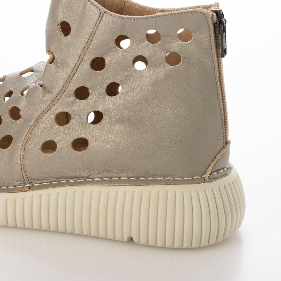 JS Heartlabel Thick-soled Leather Punching Shoes
