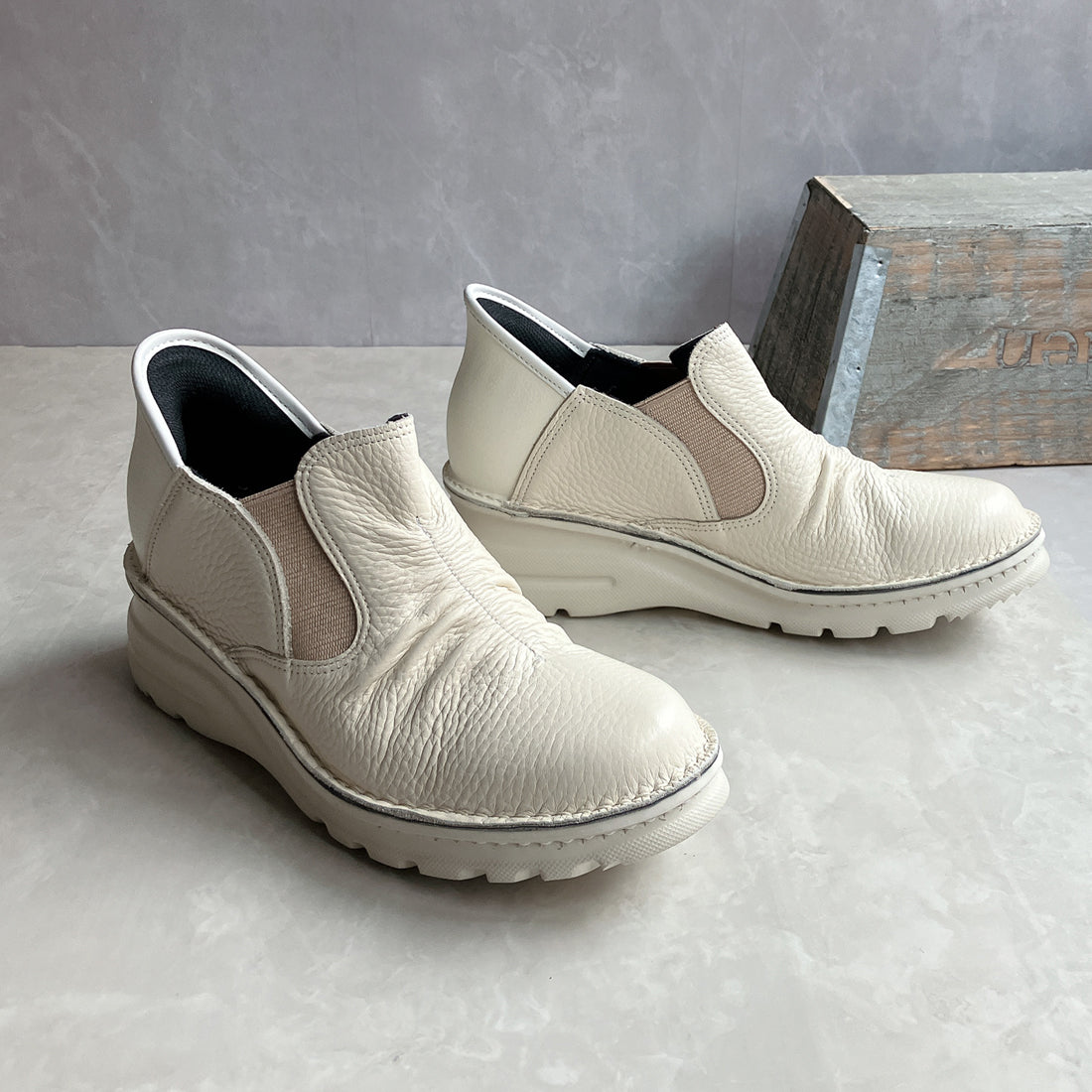 ジェイエス ハートレーベル JS Heartlavel スグ履ける！軽量レザーシャーリング サイドゴアスリッポンシューズ （アイボリー） アイボリー