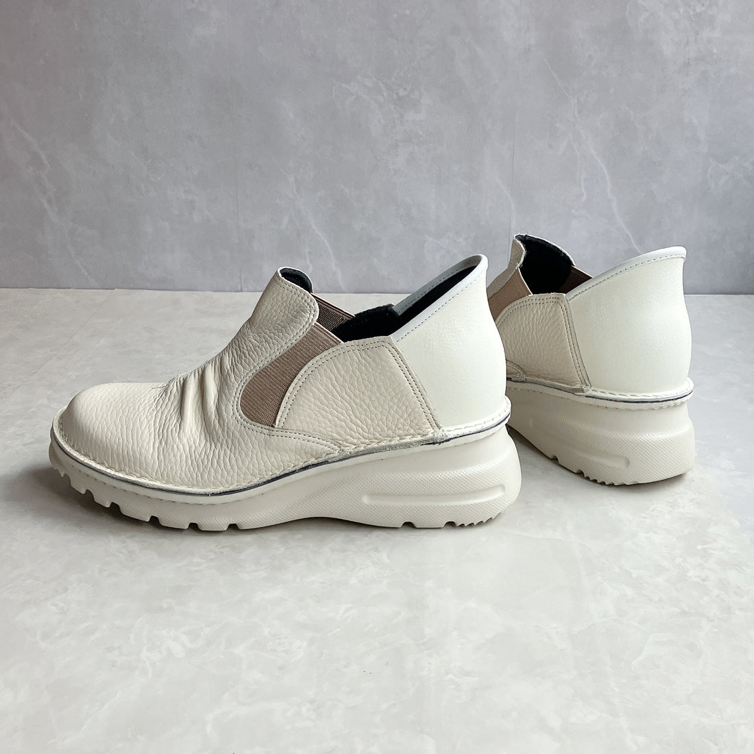 ジェイエス ハートレーベル JS Heartlavel スグ履ける！軽量レザーシャーリング サイドゴアスリッポンシューズ （アイボリー） アイボリー