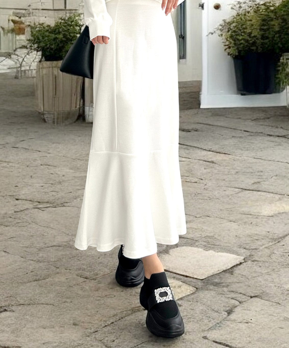 ジュリアブティック JULIA BOUTIQUE ビジュー付き厚底スニーカー [24646 無地 厚底 レディース ブラック 黒 ホワイト アイボリー シューズ 靴 ]