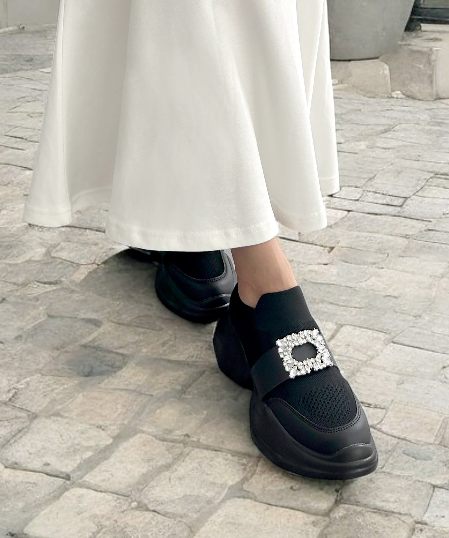 ジュリアブティック JULIA BOUTIQUE ビジュー付き厚底スニーカー [24646 無地 厚底 レディース ブラック 黒 ホワイト アイボリー シューズ 靴 ]