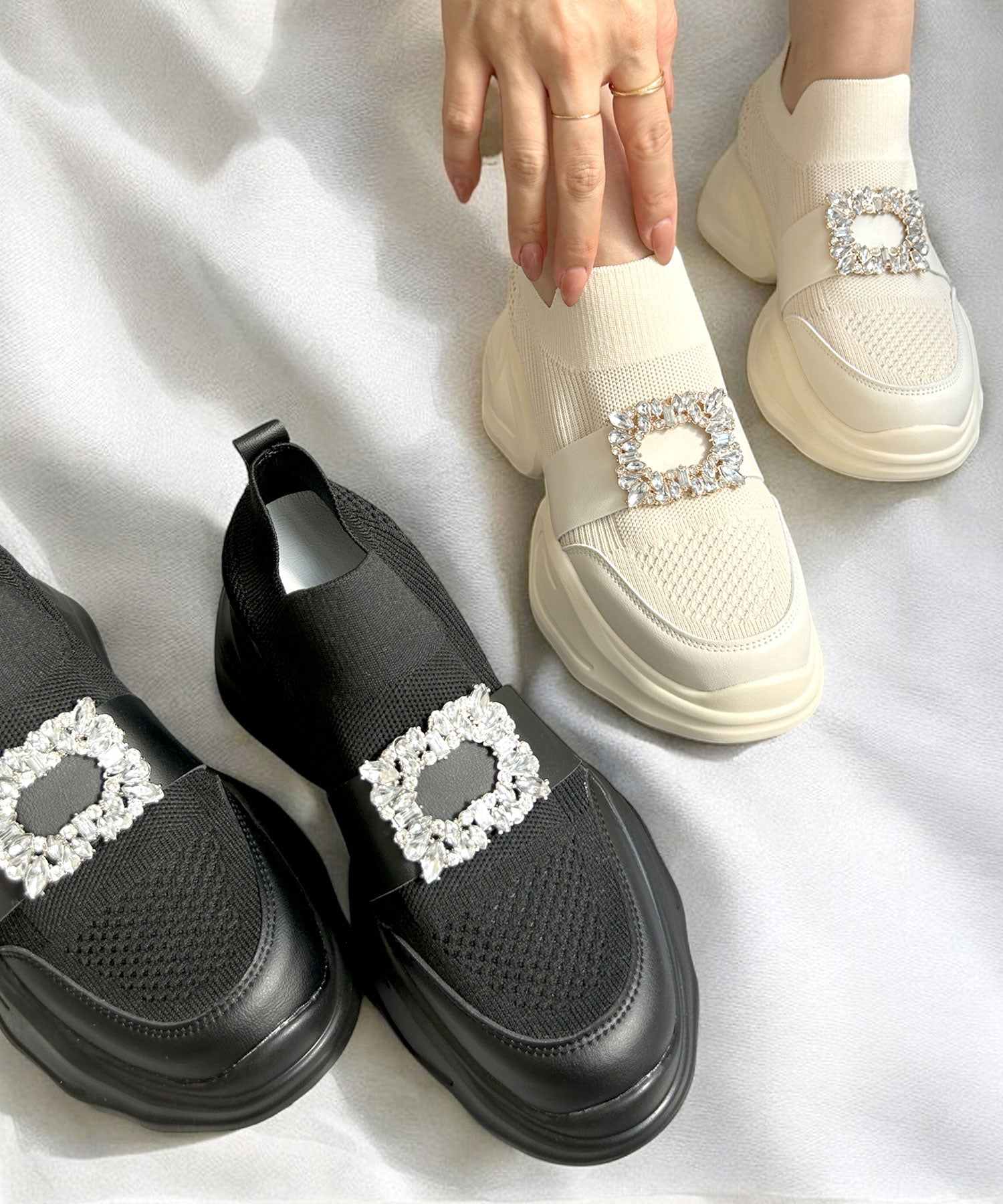 ジュリアブティック JULIA BOUTIQUE ビジュー付き厚底スニーカー [24646 無地 厚底 レディース ブラック 黒 ホワイト アイボリー シューズ 靴 ]