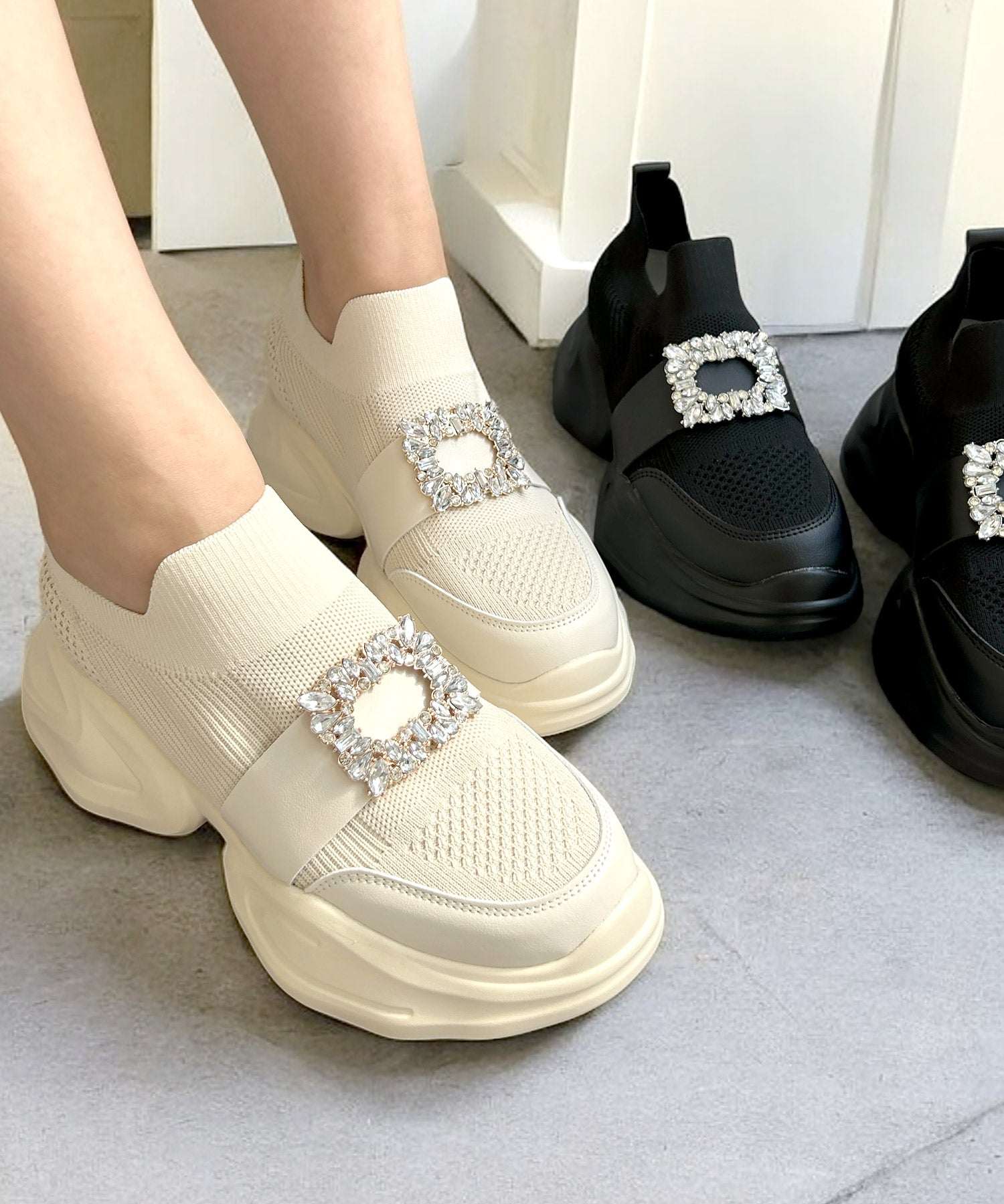 ジュリアブティック JULIA BOUTIQUE ビジュー付き厚底スニーカー [24646 無地 厚底 レディース ブラック 黒 ホワイト アイボリー シューズ 靴 ]